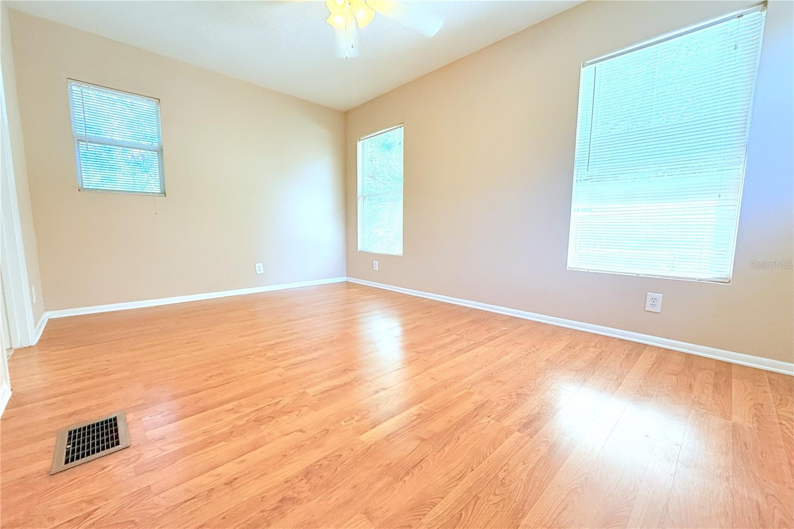 Listing photo id 49 for 5533 Pentail Circle