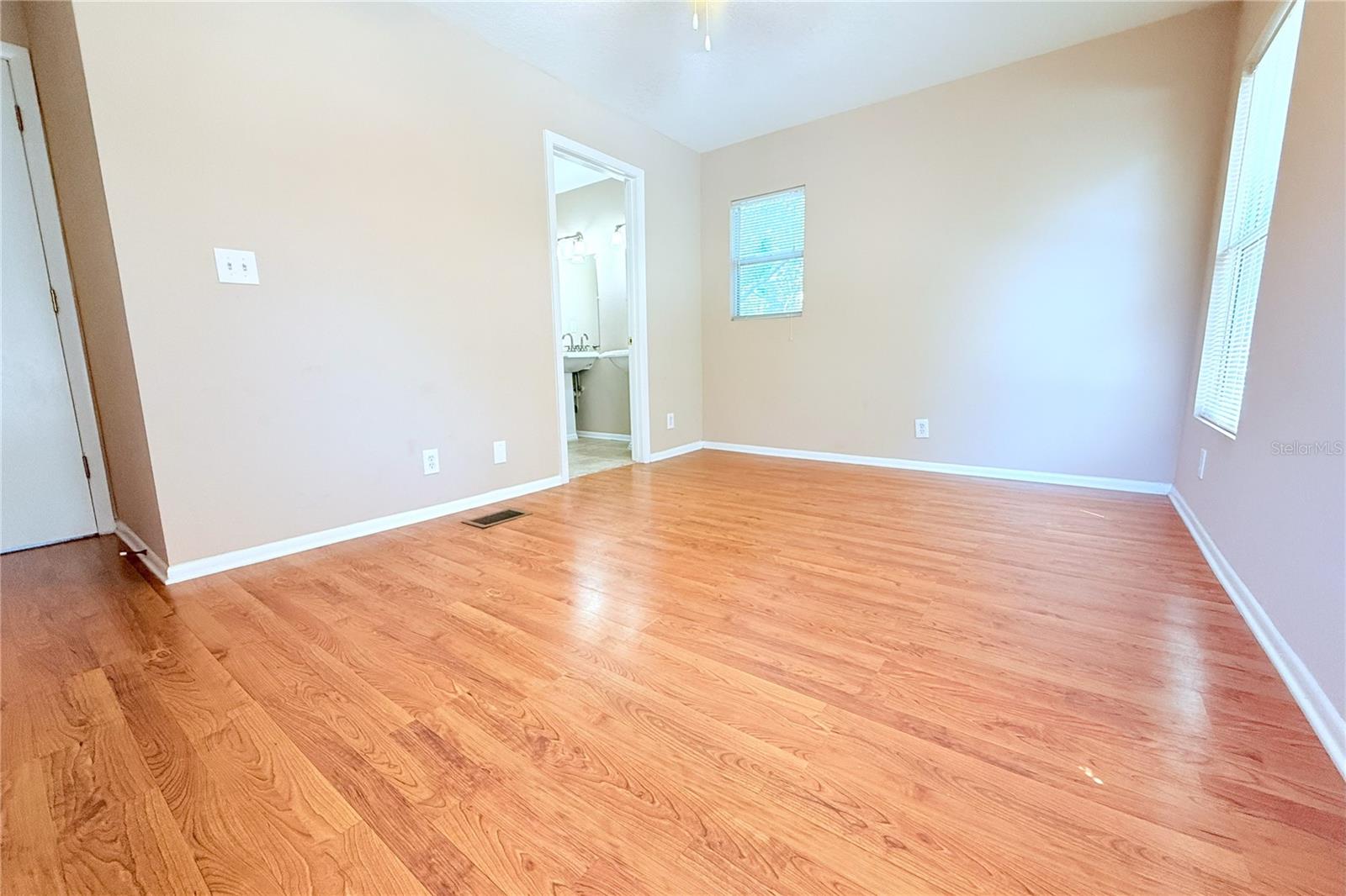 Listing photo id 50 for 5533 Pentail Circle