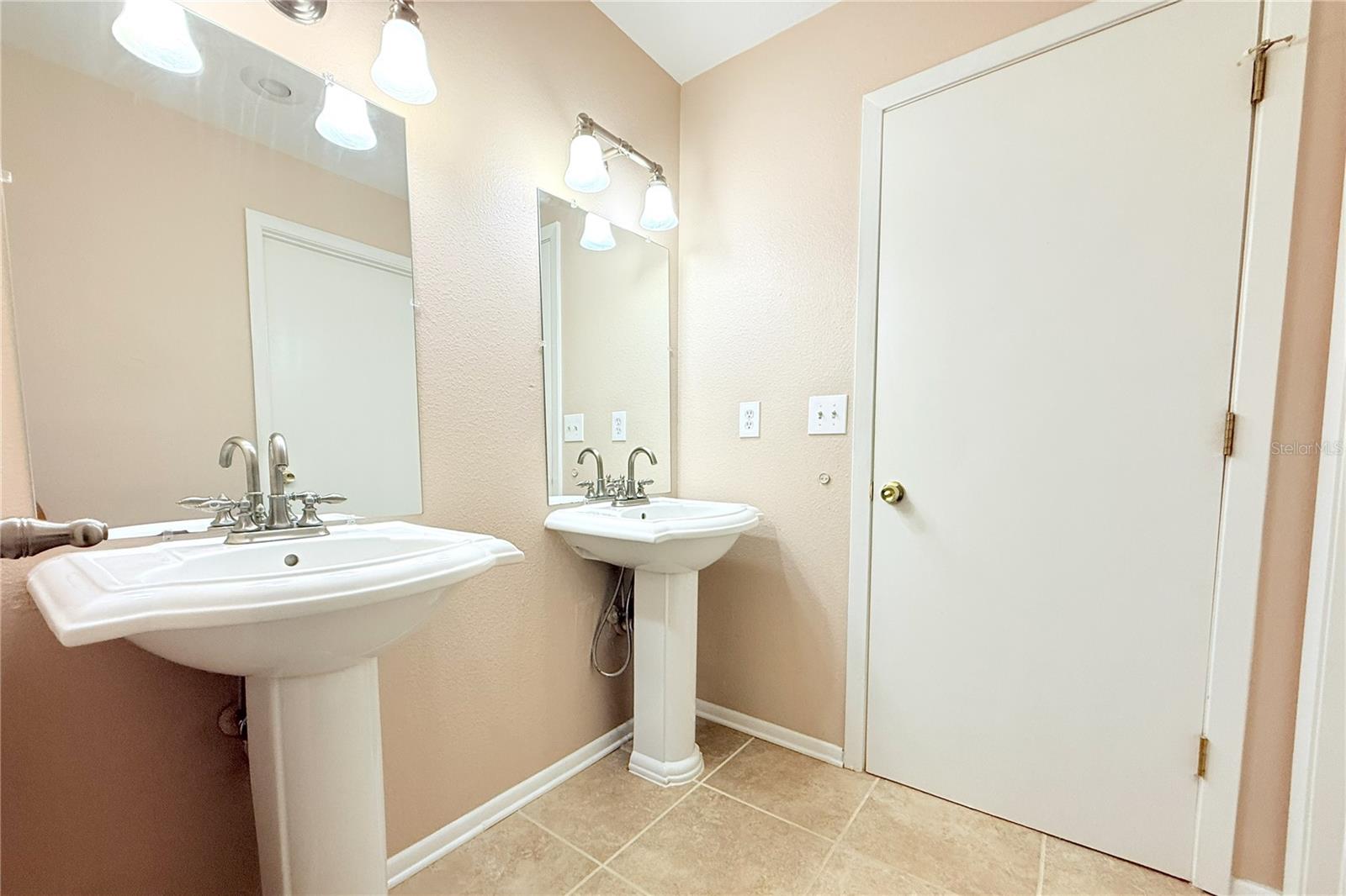 Listing photo id 60 for 5533 Pentail Circle