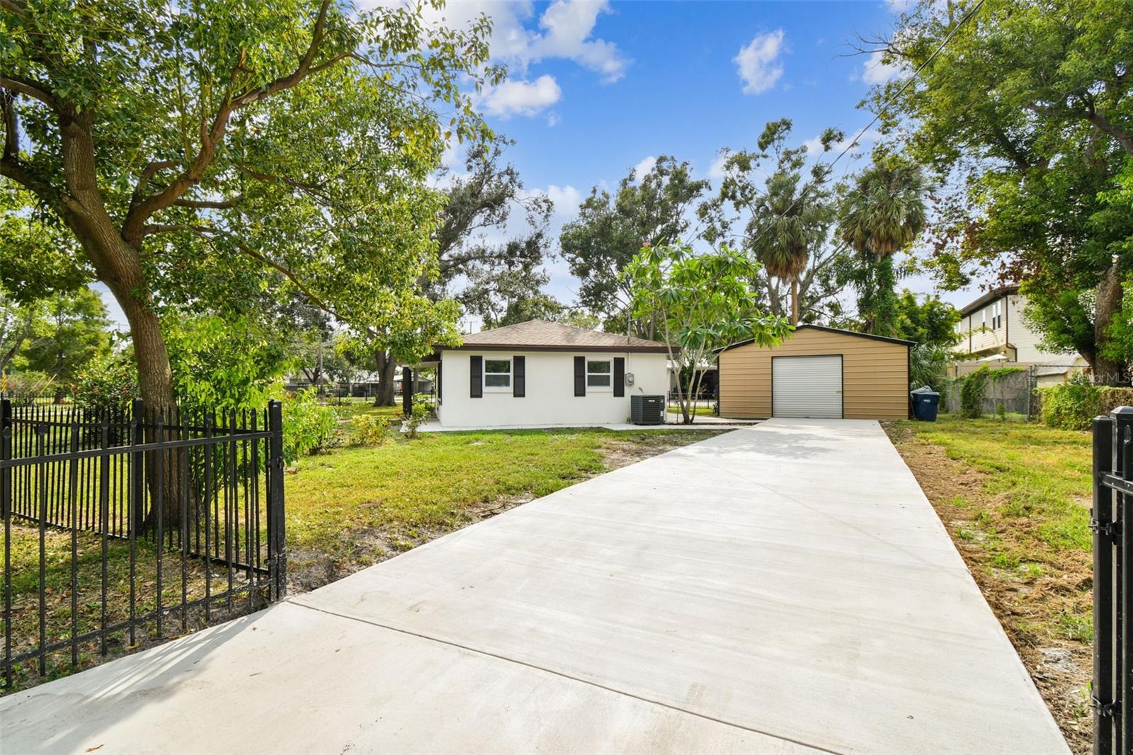 Image 4 of 48 For 3915 Pearl Avenue