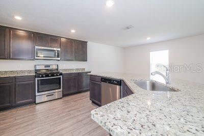 Image 3 of 9 For 380 Kensington View Drive