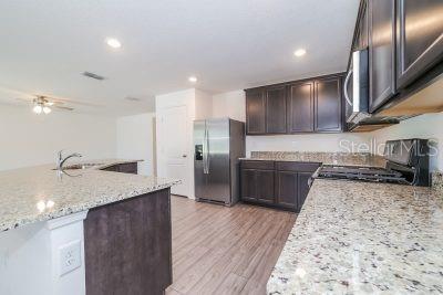 Image 4 of 9 For 380 Kensington View Drive