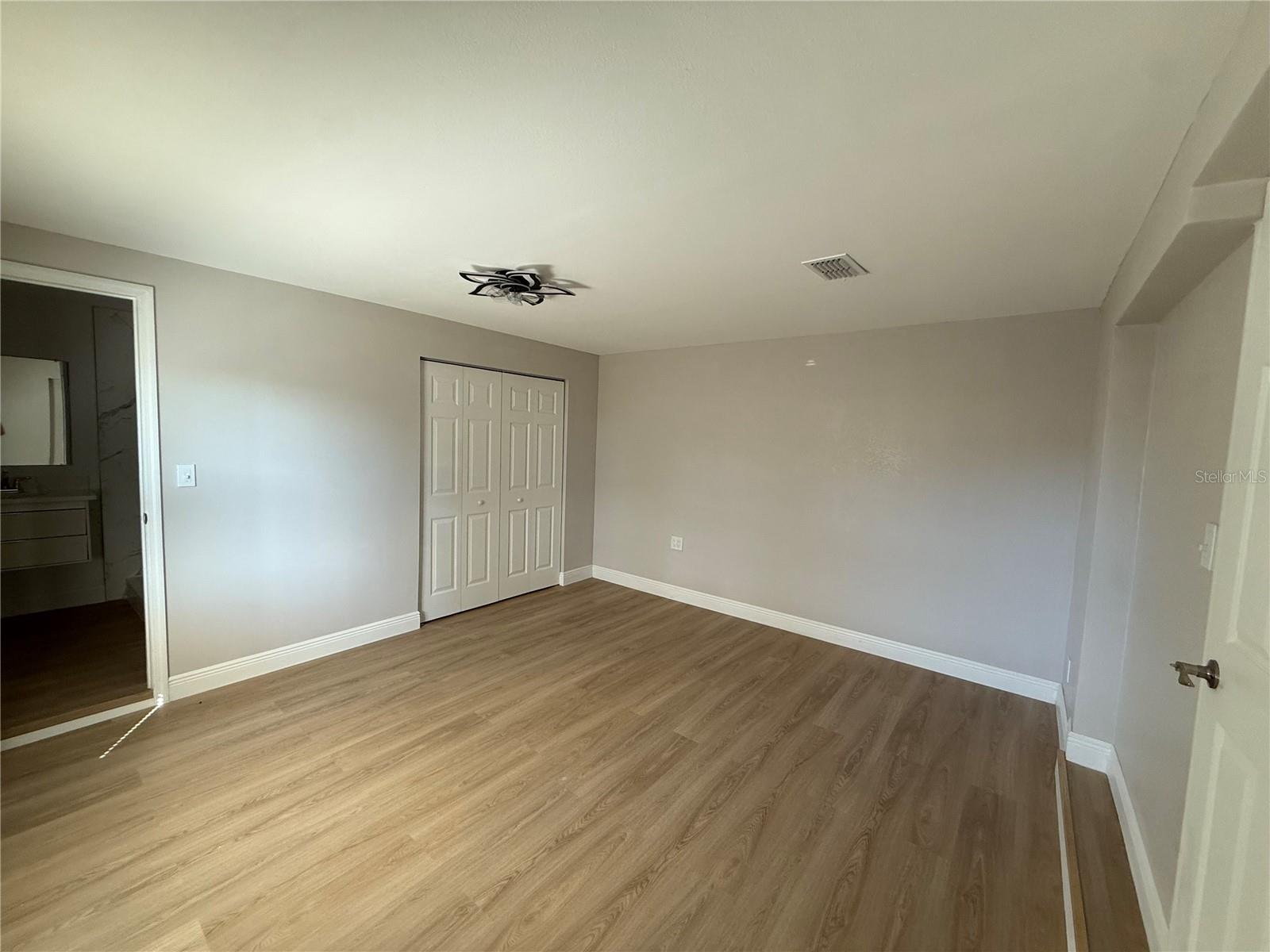 Image 18 of 24 For 6423 Skyline Court