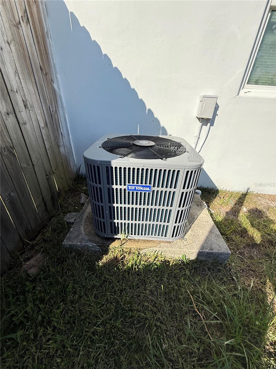 Image 6 of 24 For 6423 Skyline Court