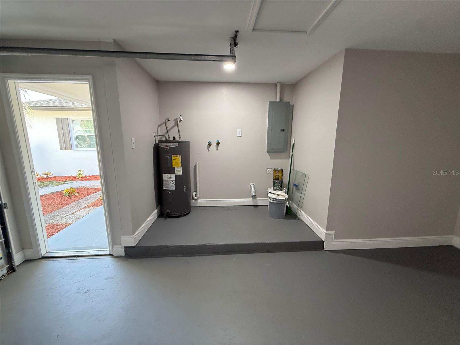 Image 9 of 24 For 6423 Skyline Court