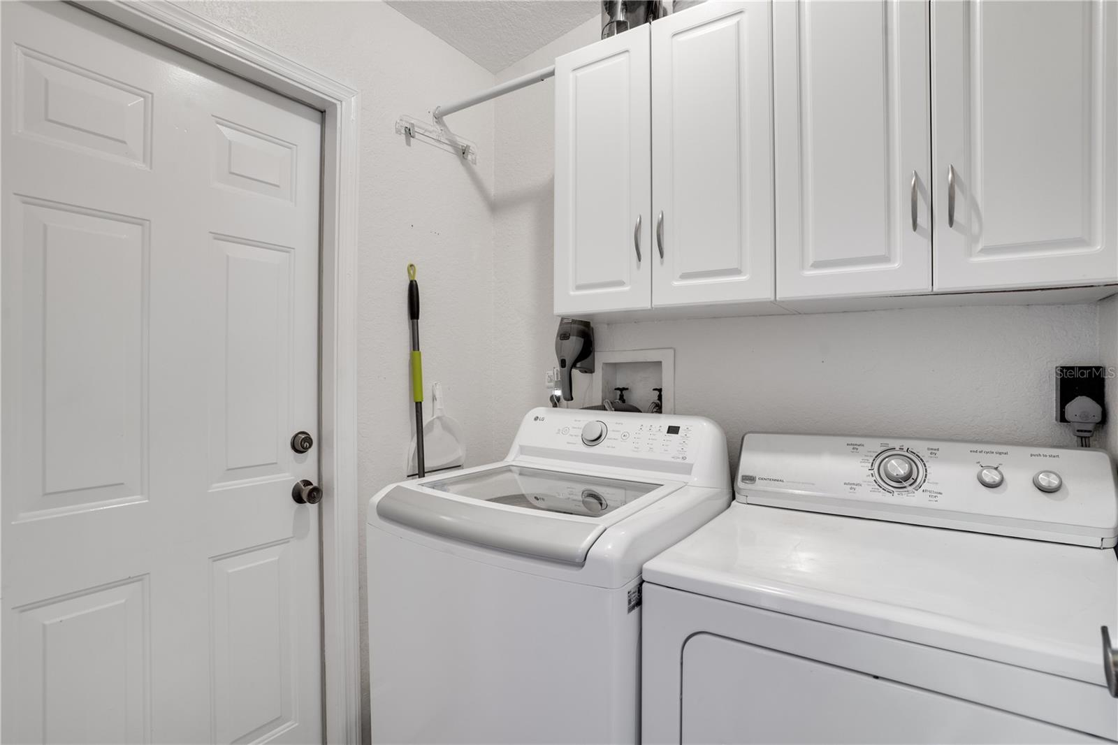 Listing photo id 19 for 725 37th Avenue N