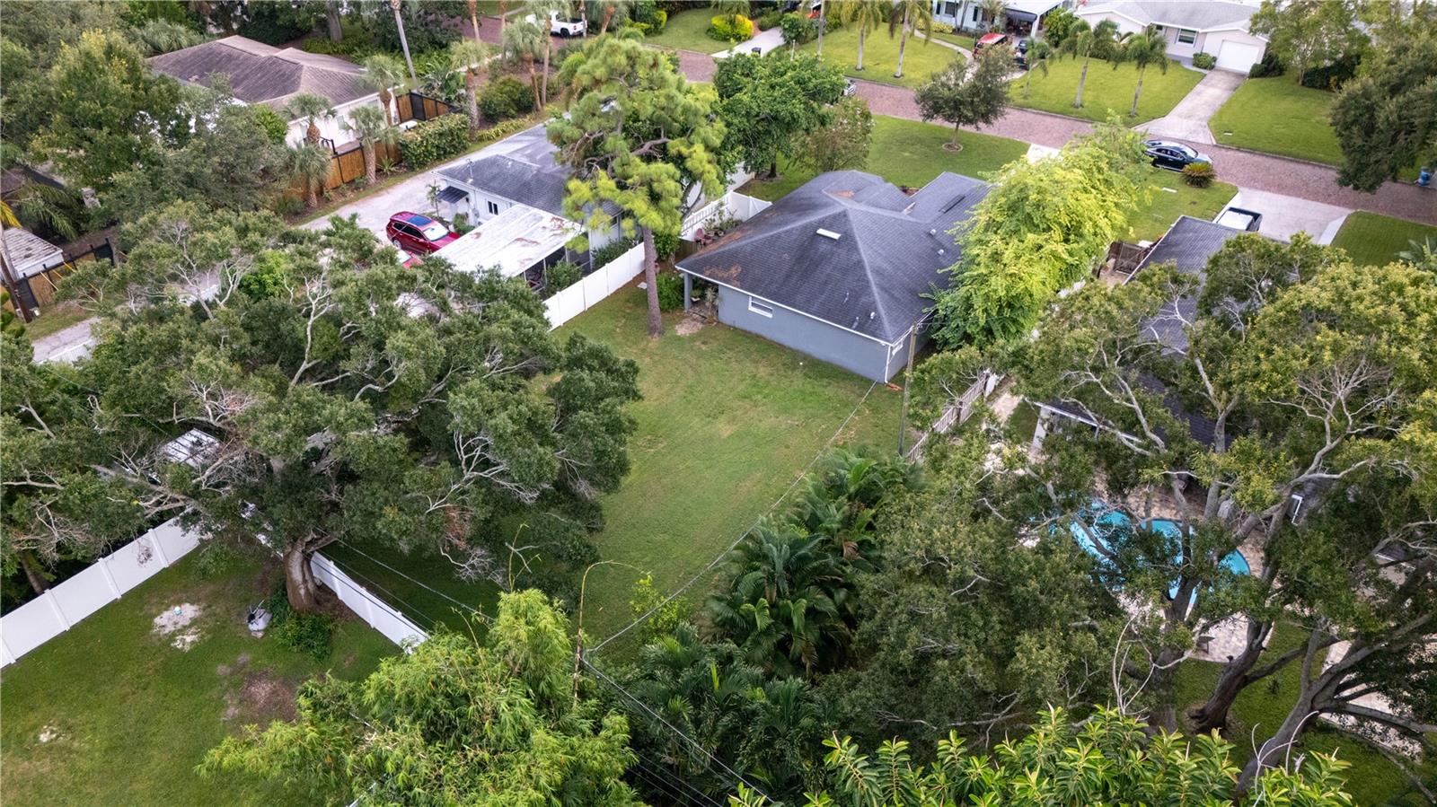 Listing photo id 26 for 725 37th Avenue N