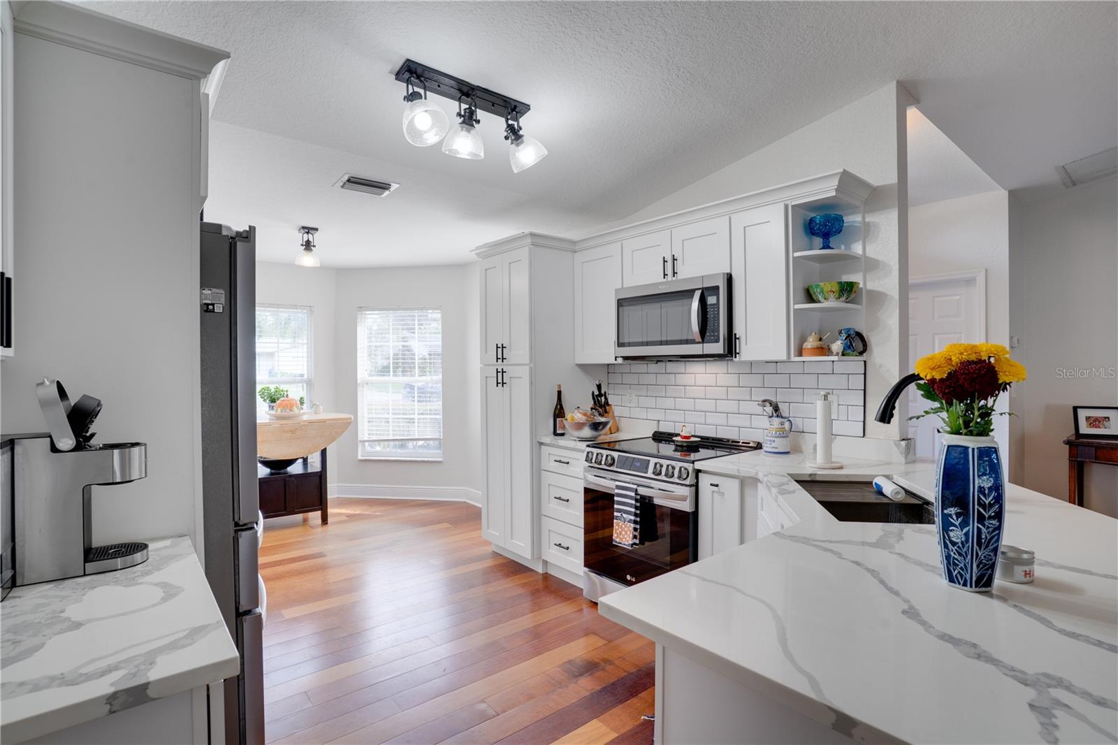 Listing photo id 7 for 725 37th Avenue N