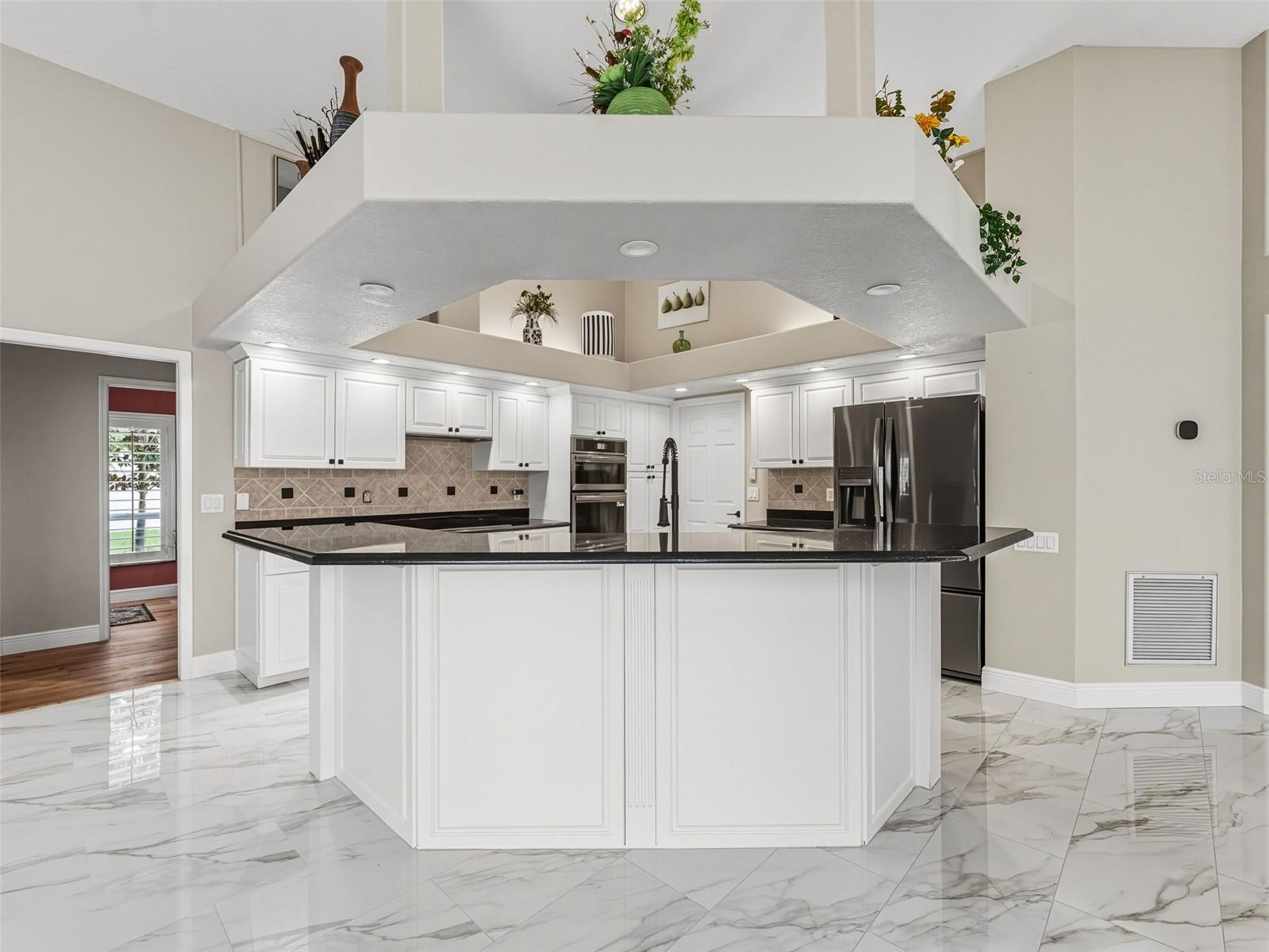 Listing photo id 9 for 16308 Colwood Drive