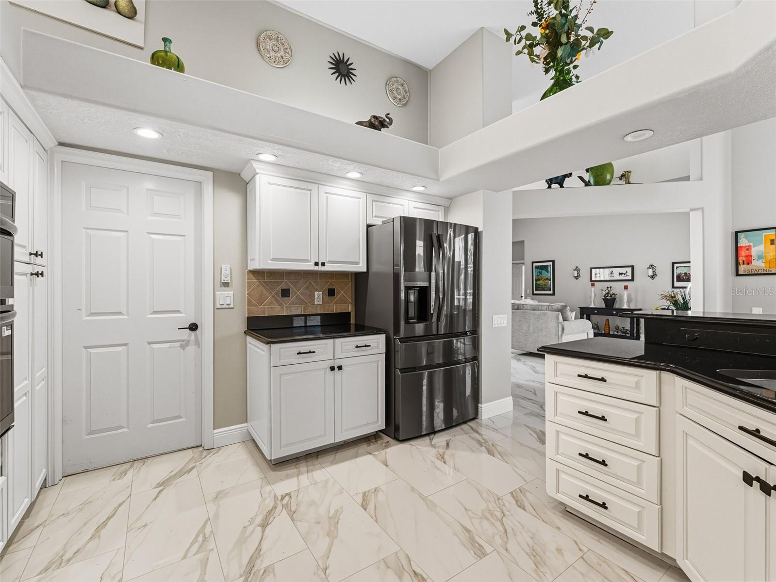 Listing photo id 11 for 16308 Colwood Drive