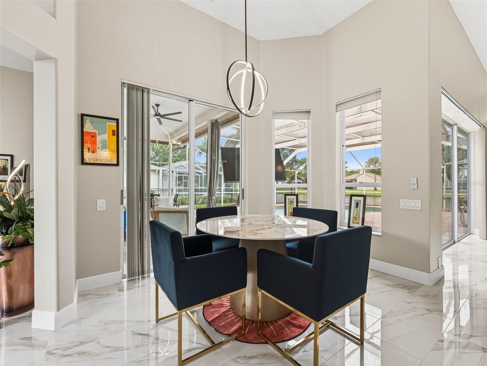 Listing photo id 12 for 16308 Colwood Drive