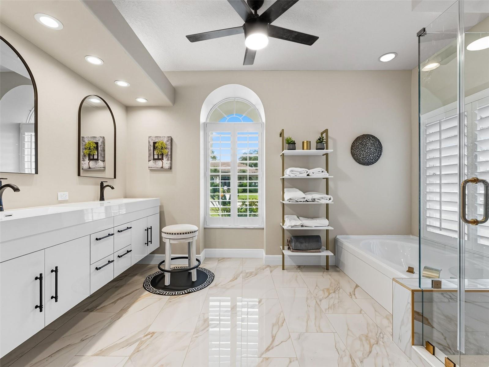 Listing photo id 16 for 16308 Colwood Drive