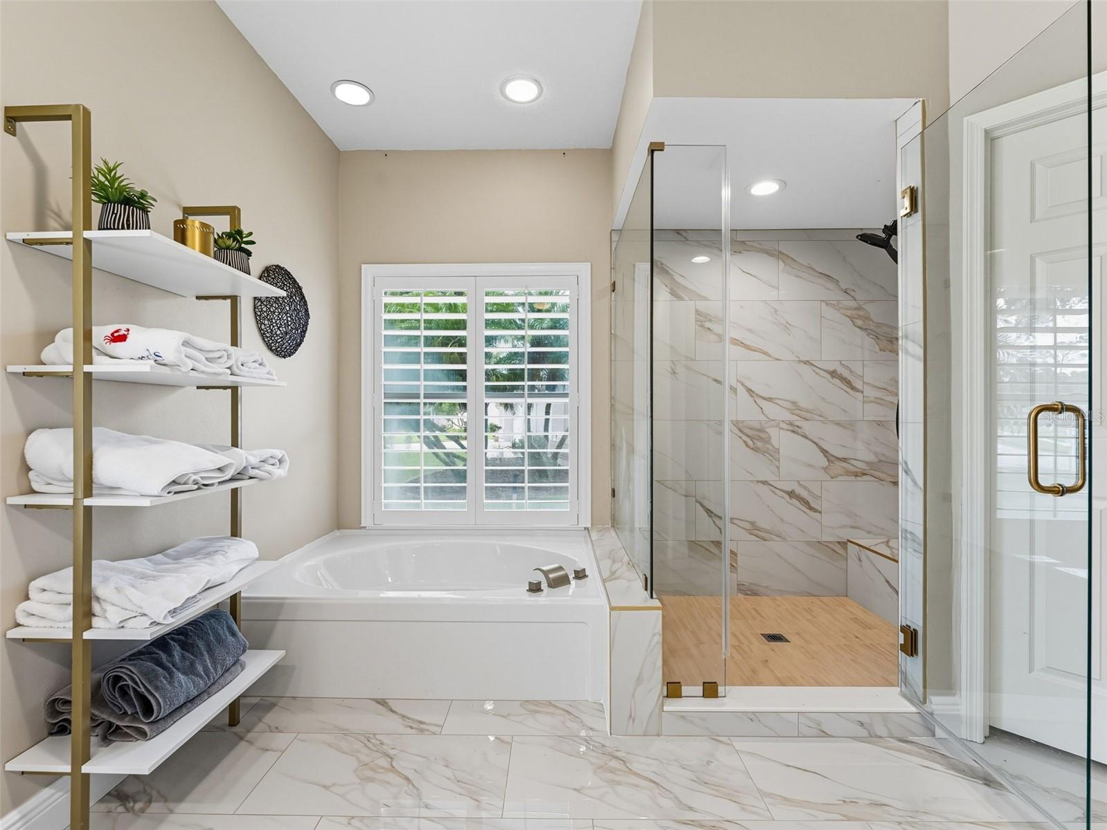 Listing photo id 17 for 16308 Colwood Drive
