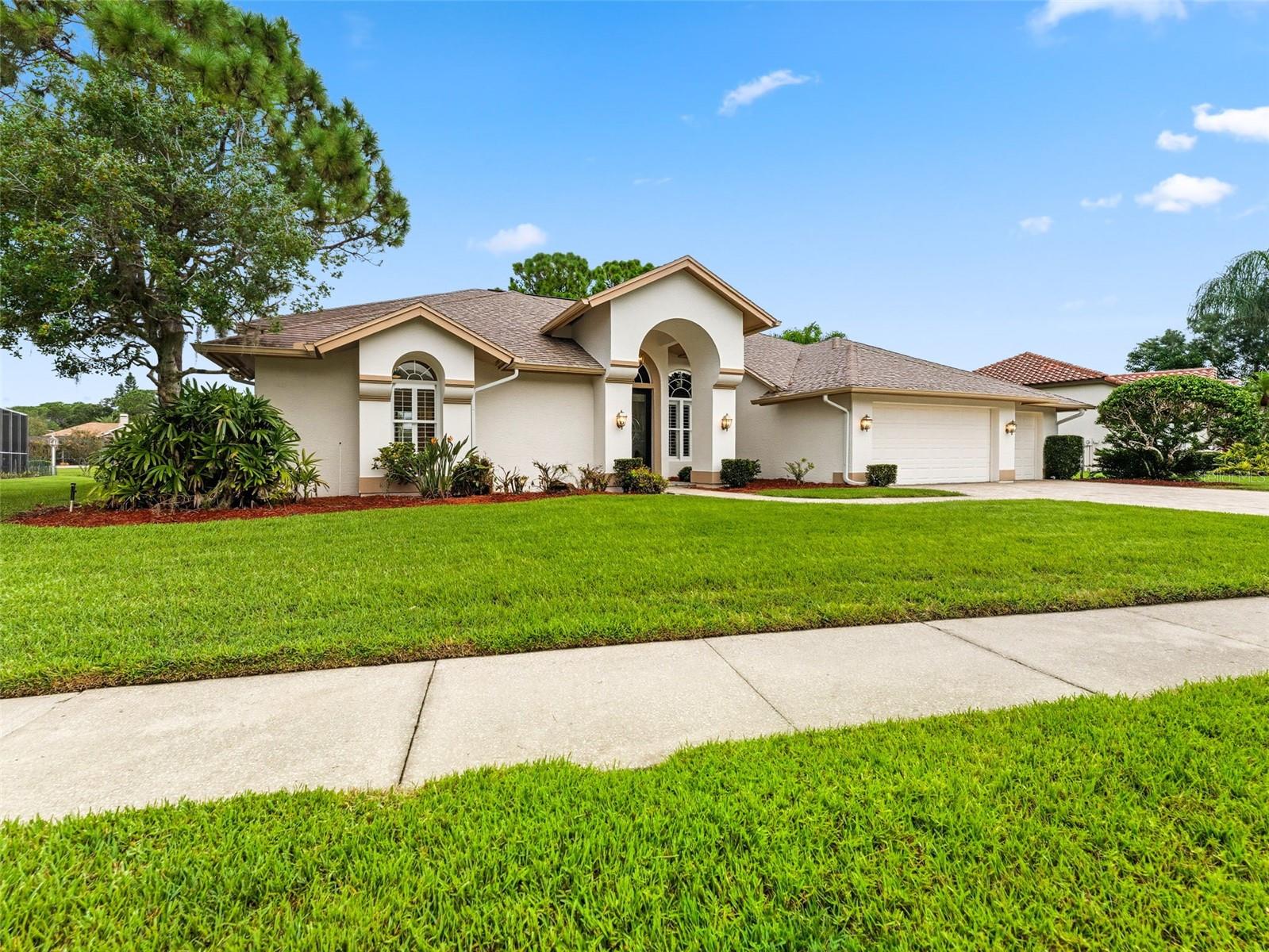 Listing photo id 0 for 16308 Colwood Drive