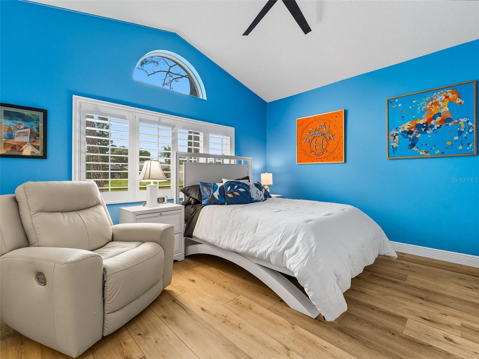 Listing photo id 18 for 16308 Colwood Drive