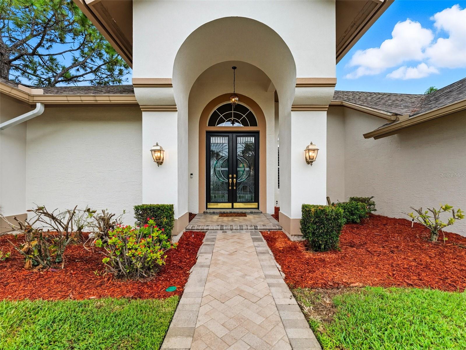 Listing photo id 1 for 16308 Colwood Drive