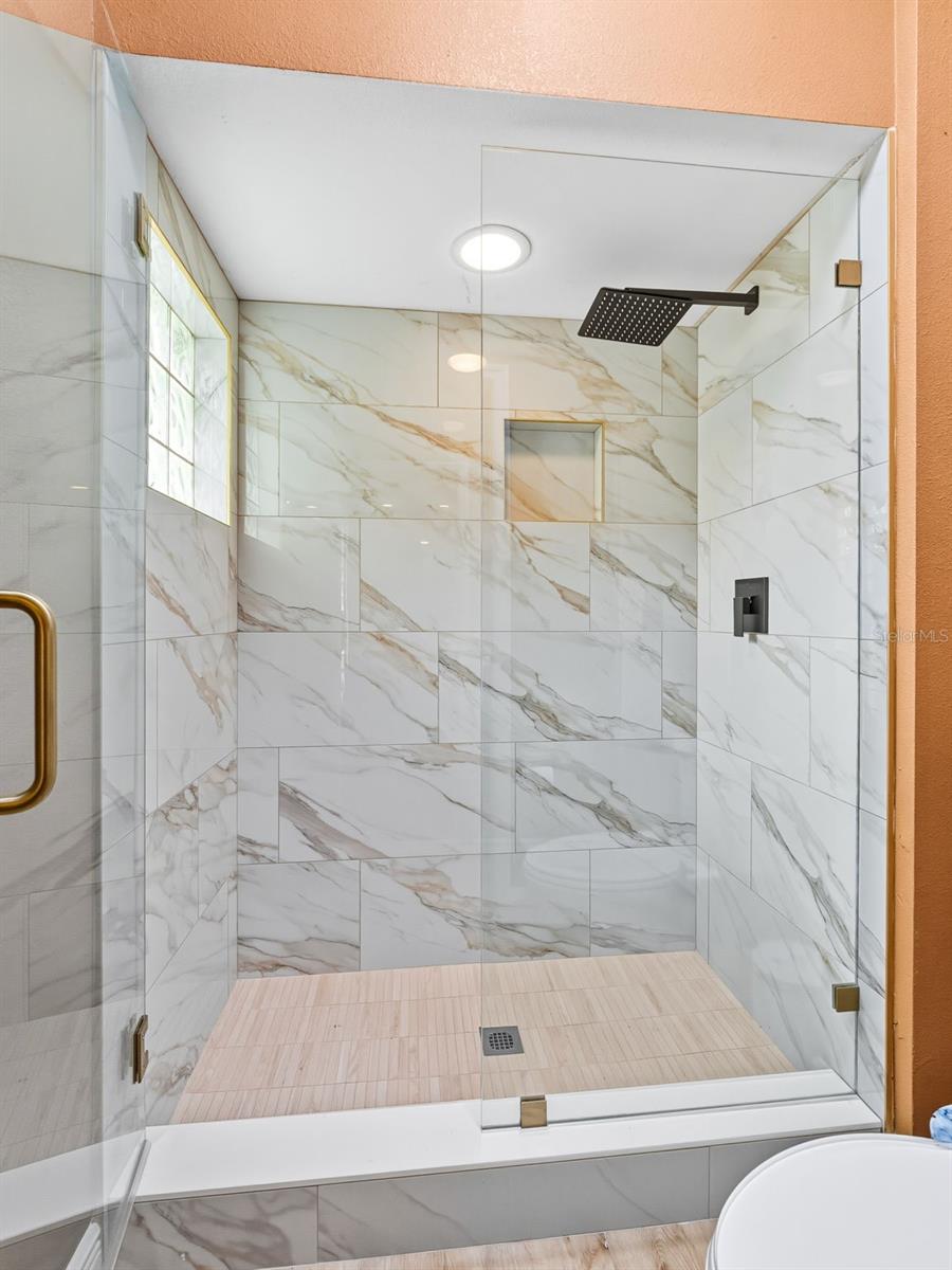 Listing photo id 28 for 16308 Colwood Drive