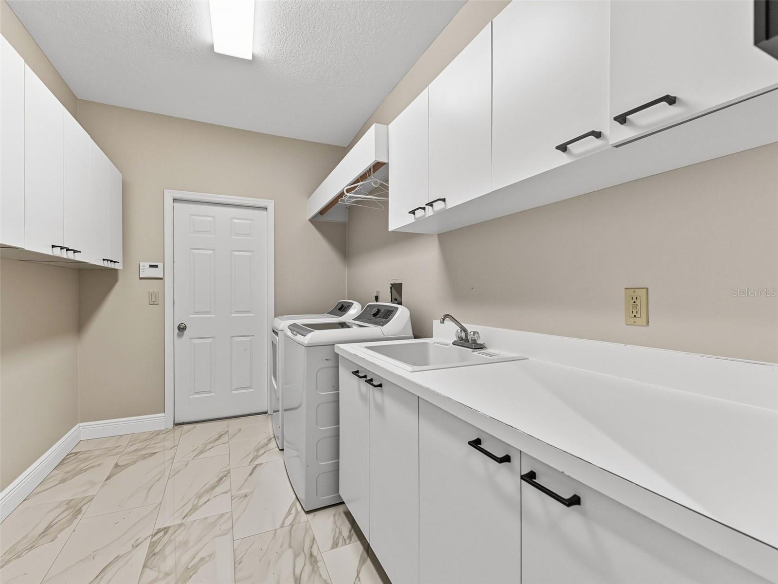Listing photo id 29 for 16308 Colwood Drive