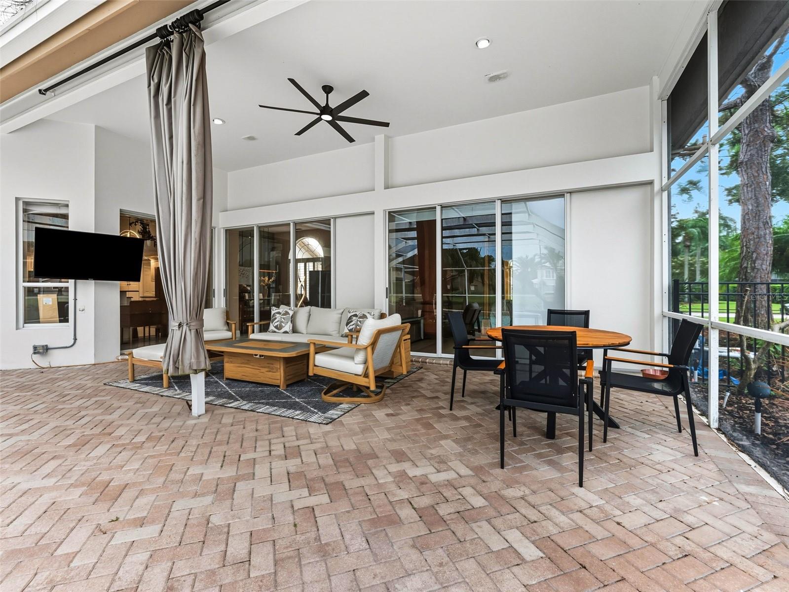 Listing photo id 30 for 16308 Colwood Drive