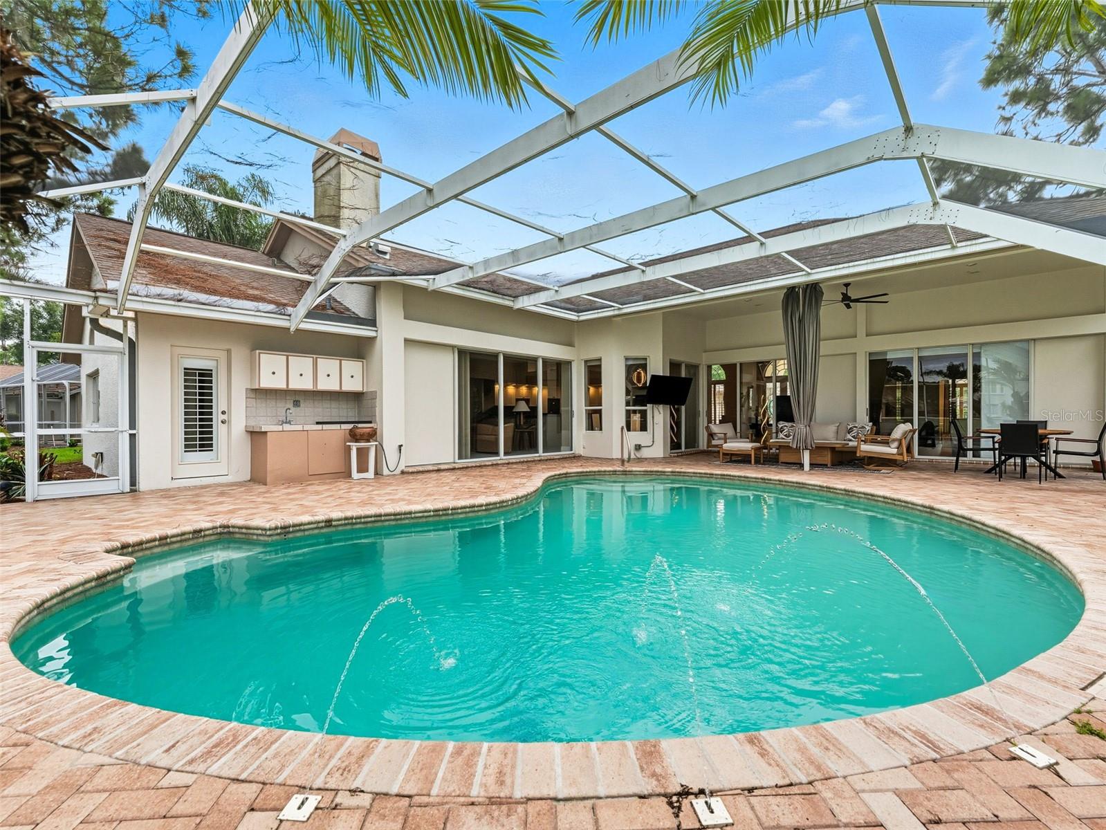 Listing photo id 32 for 16308 Colwood Drive