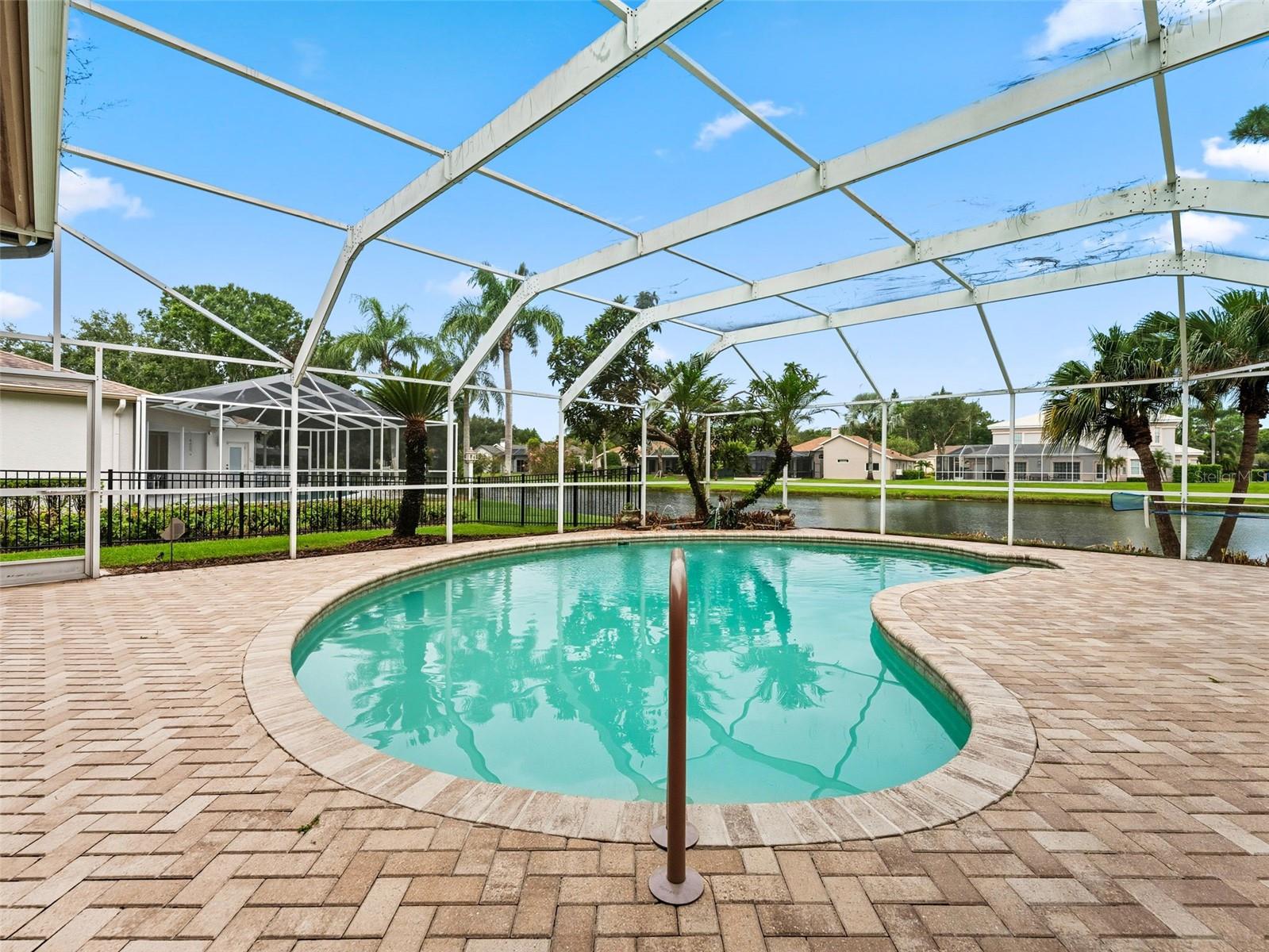 Listing photo id 34 for 16308 Colwood Drive