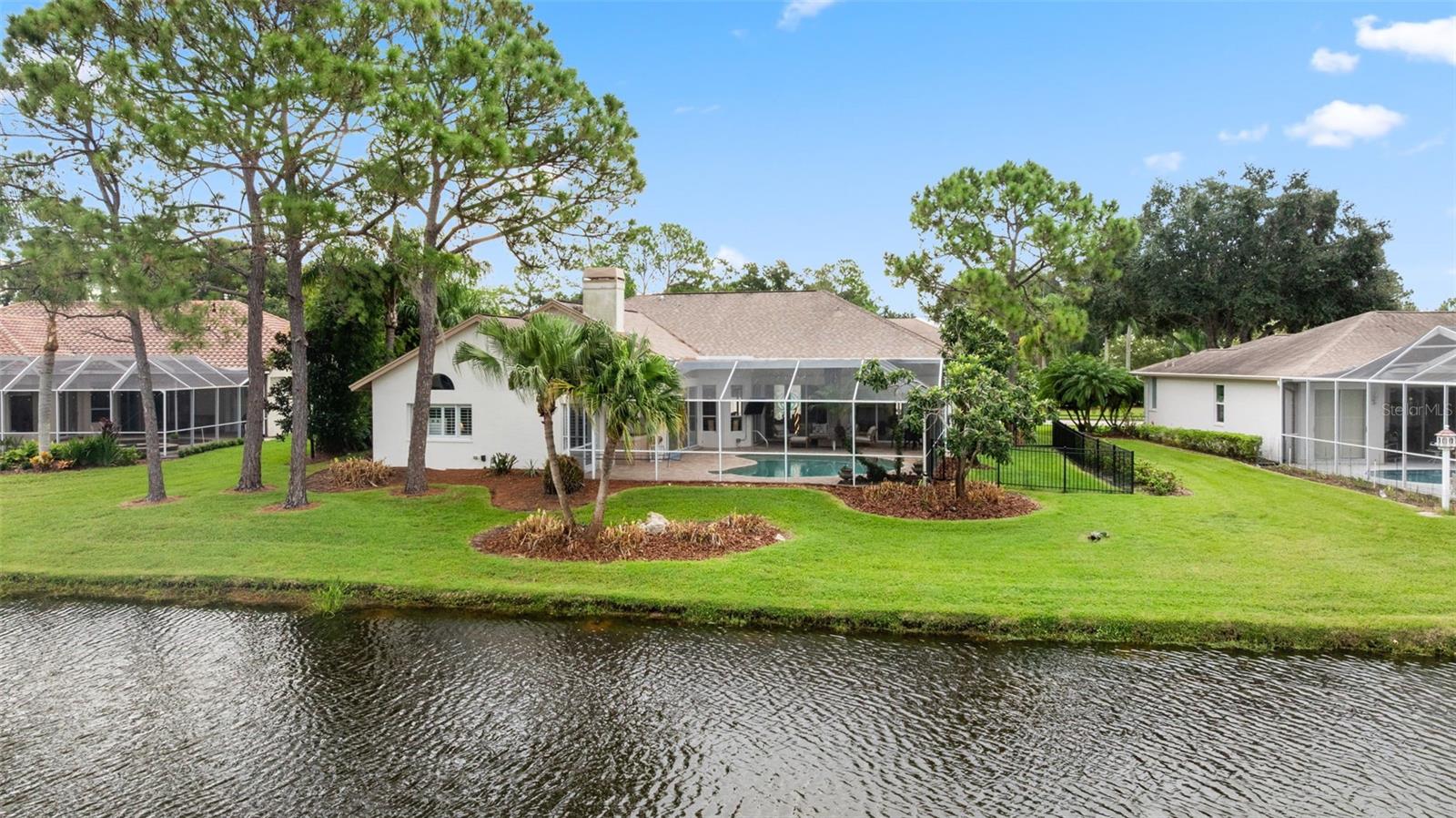 Listing photo id 40 for 16308 Colwood Drive