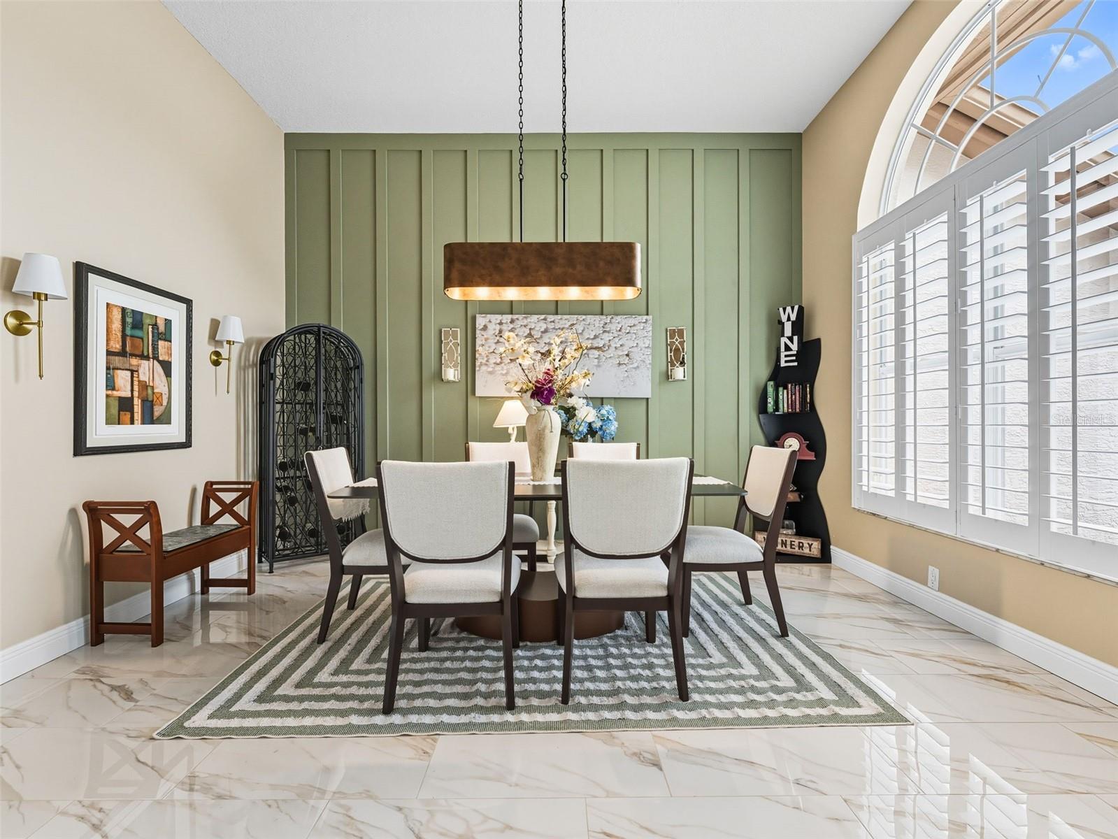 Listing photo id 5 for 16308 Colwood Drive