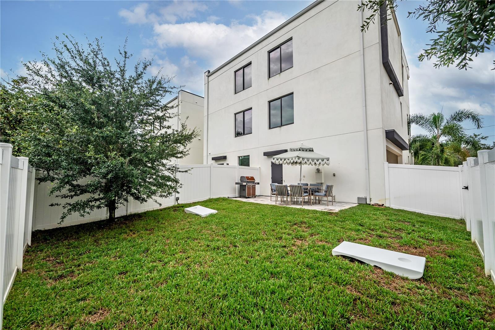 Image 31 of 32 For 117 W Gladys St  2