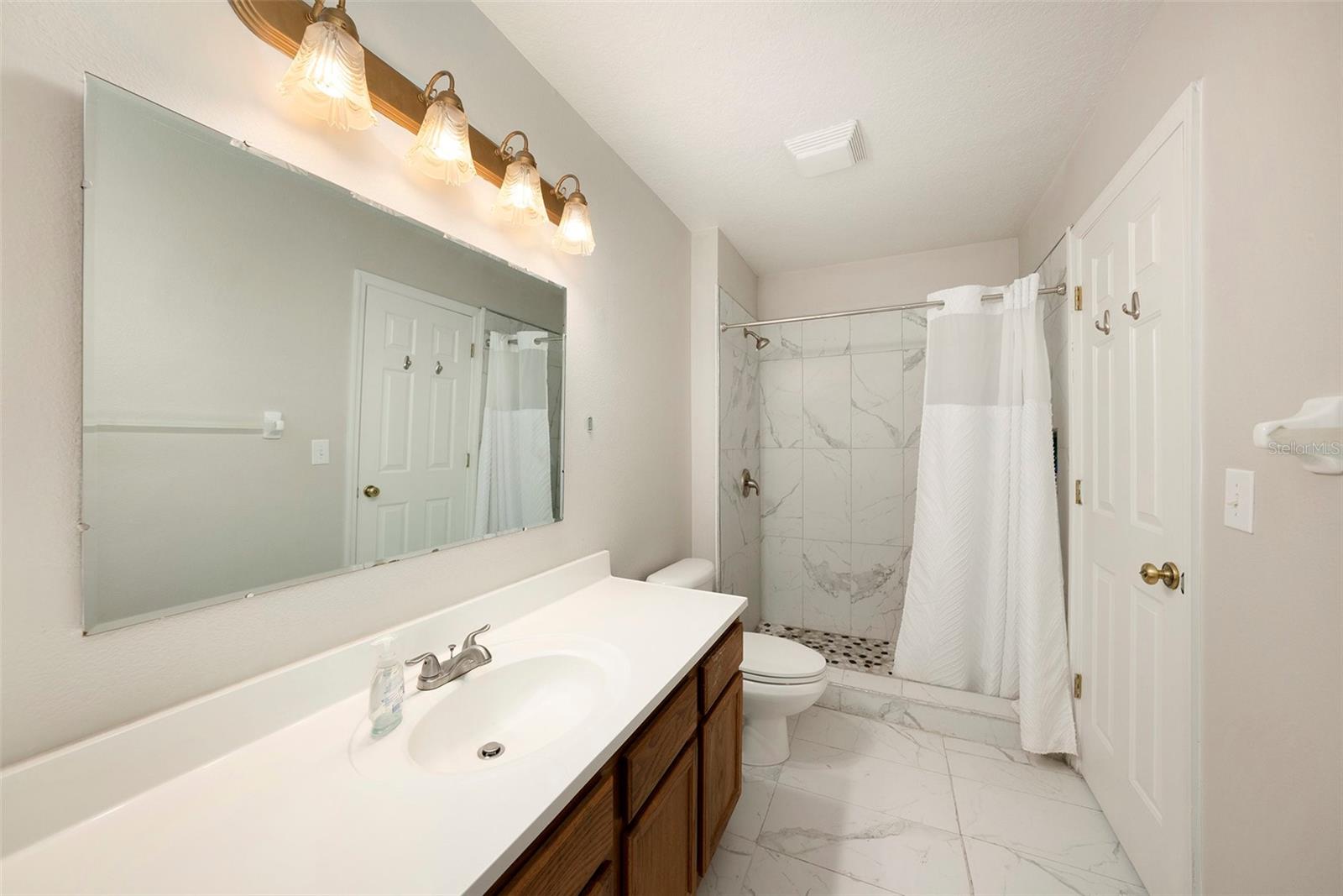 Image 18 of 23 For 2228 Golden Oak Lane