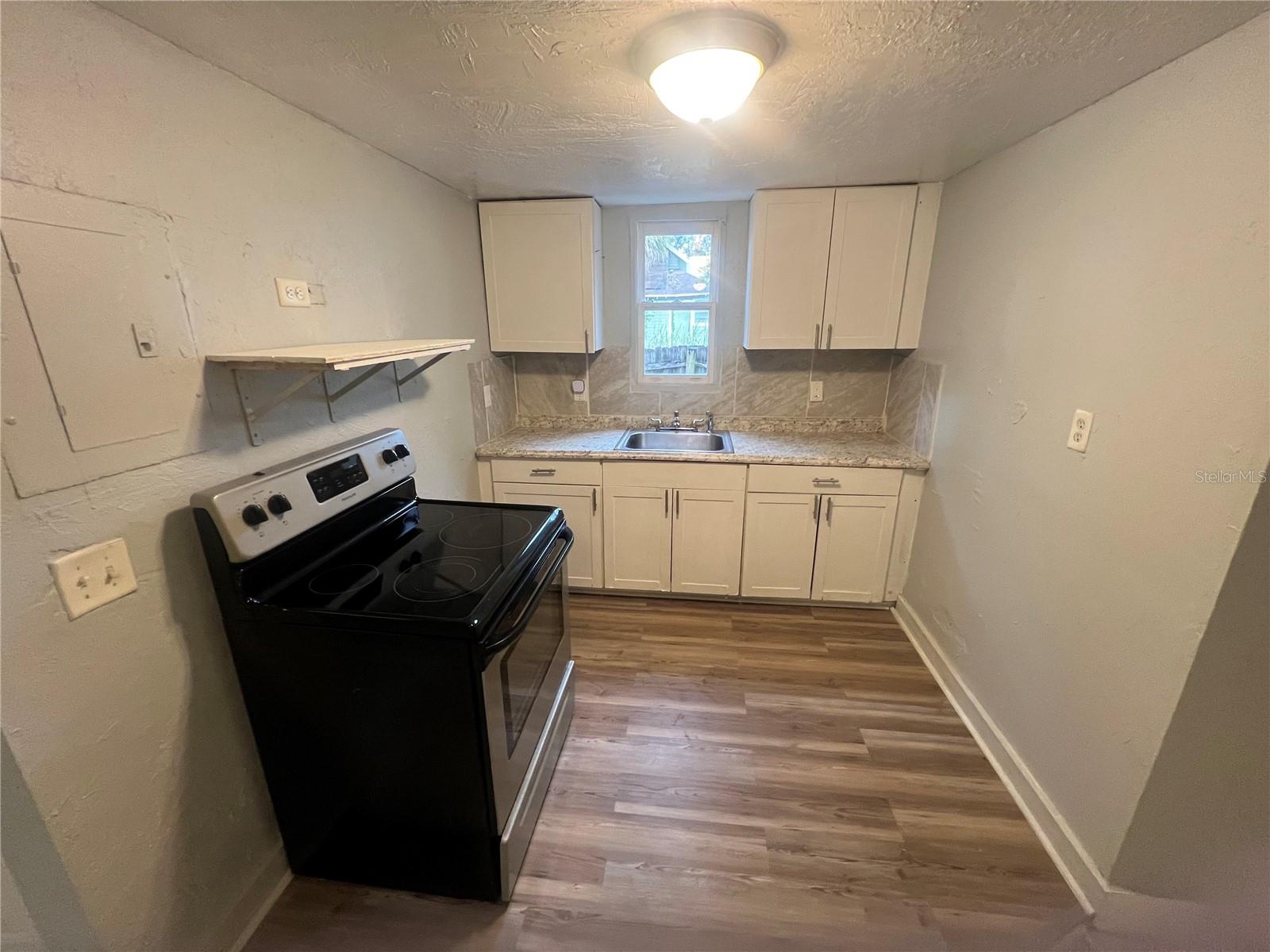 Image 3 of 10 For 2102 14th Street S