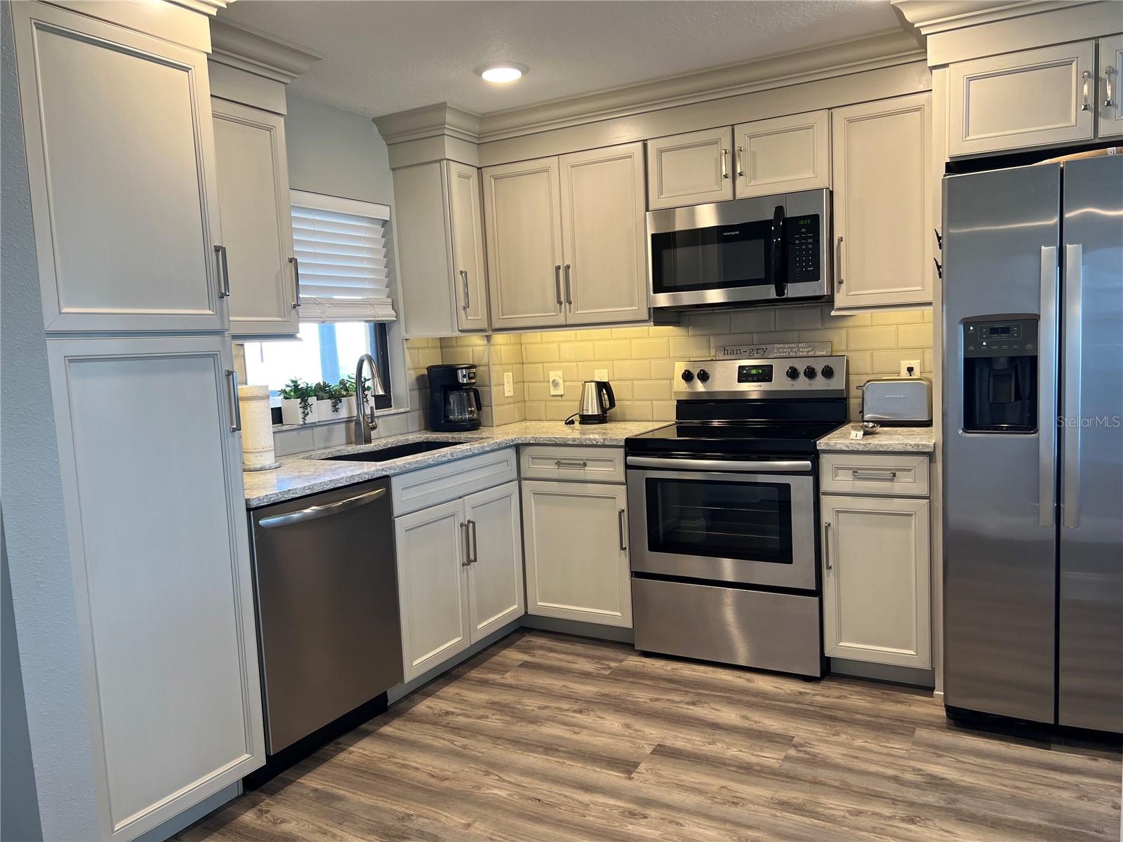Image 10 of 21 For 1270 Gulf Boulevard 401