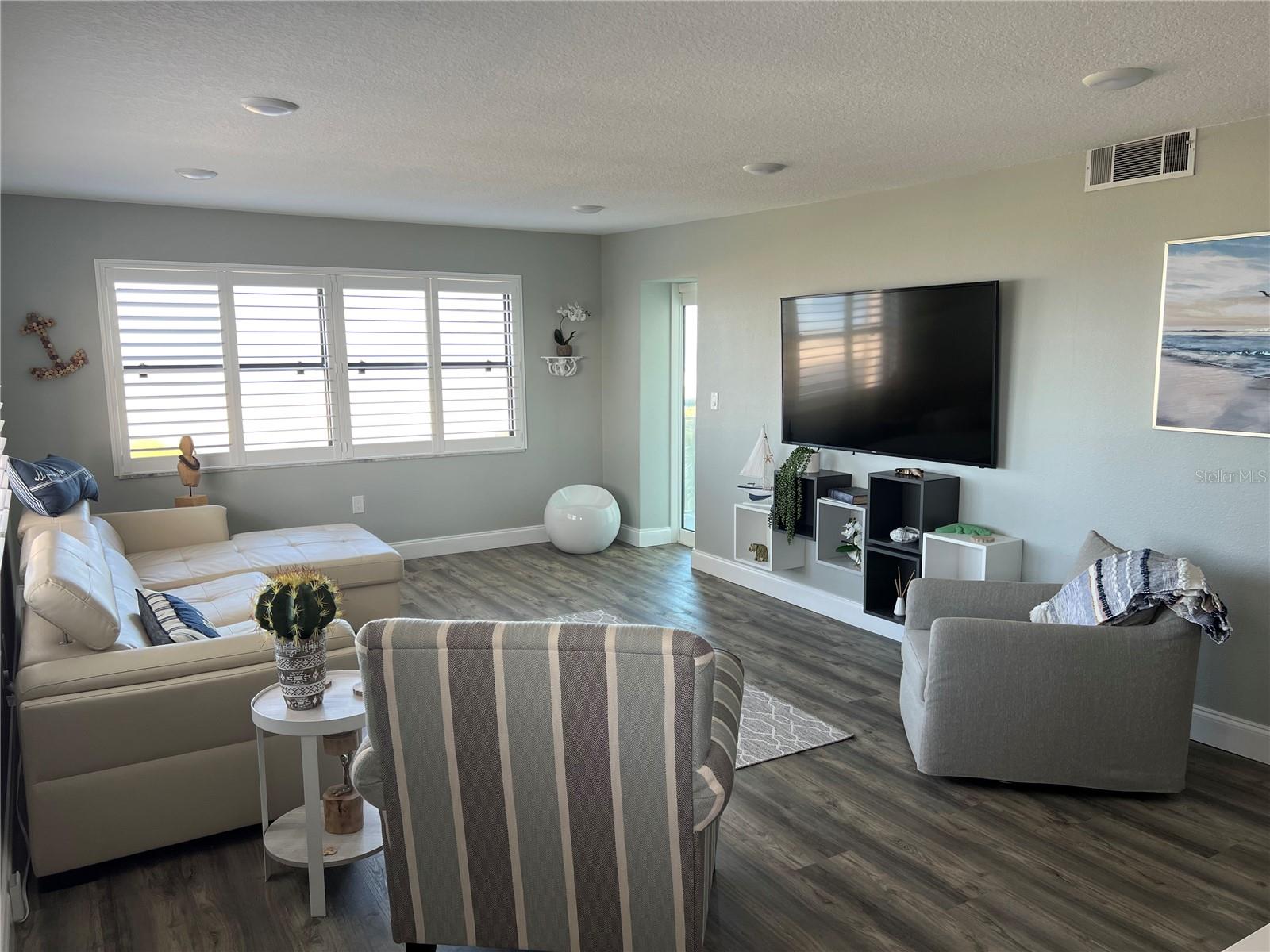 Image 6 of 21 For 1270 Gulf Boulevard 401
