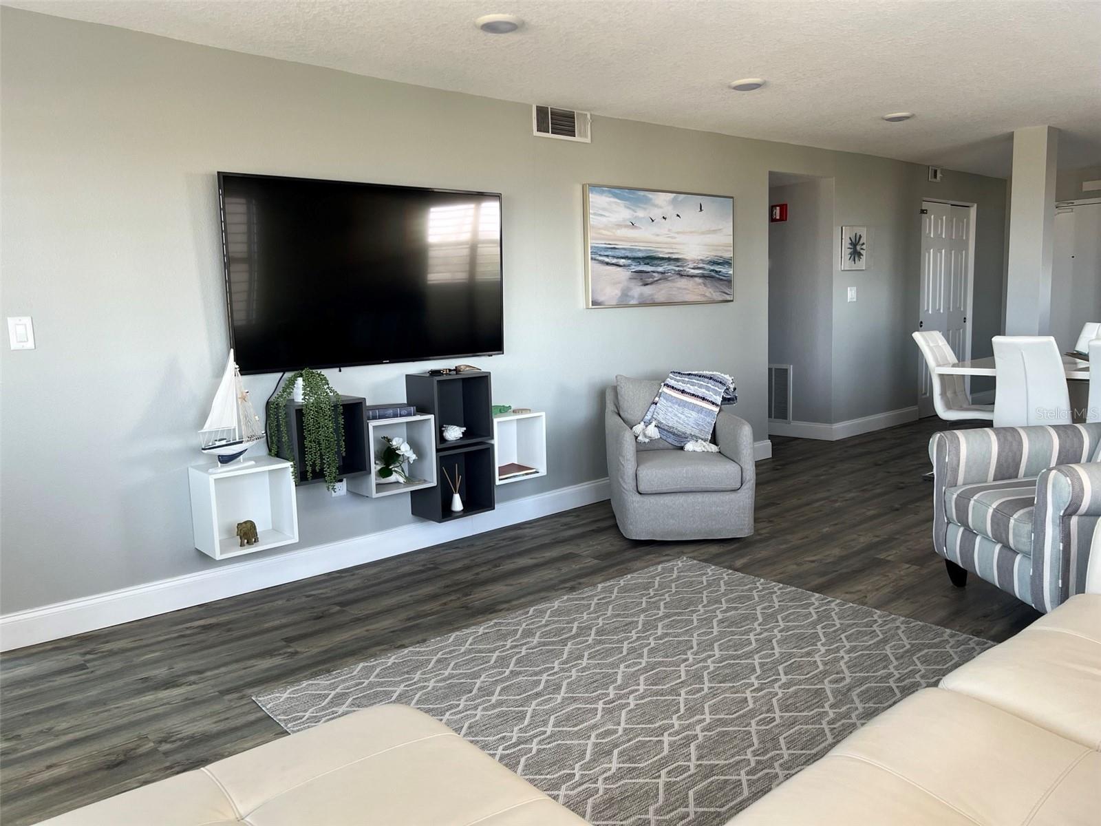 Image 8 of 21 For 1270 Gulf Boulevard 401