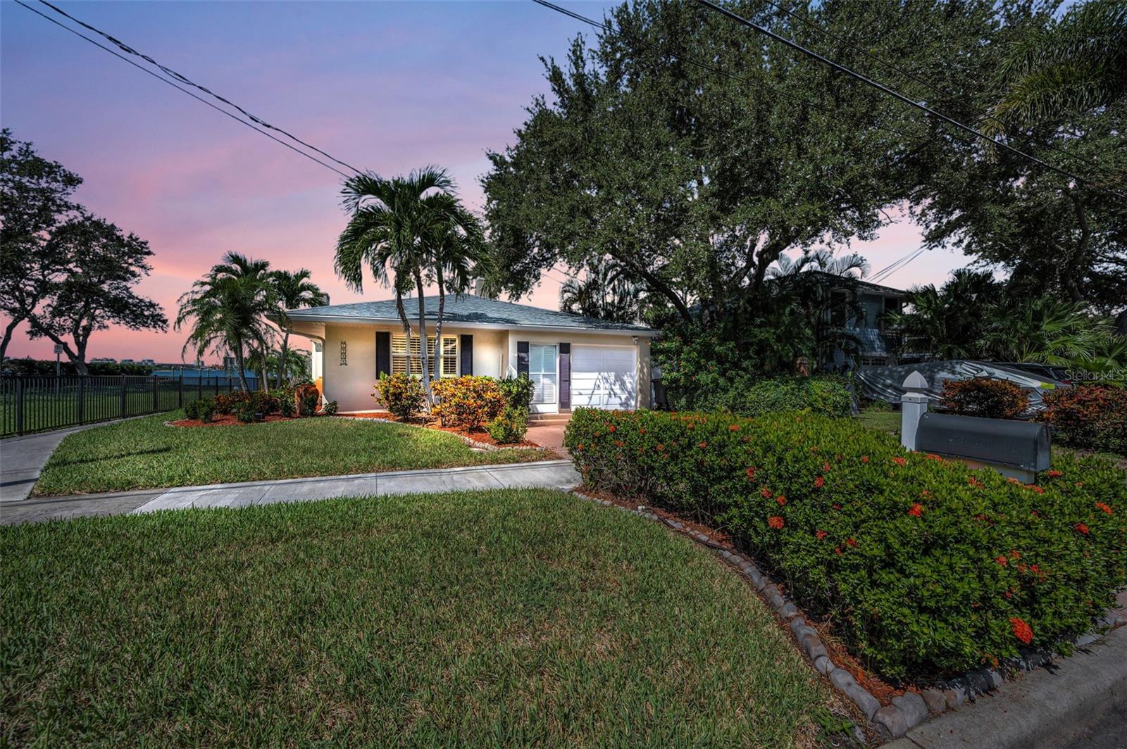 Image 5 of 61 For 1748 Sunset Drive