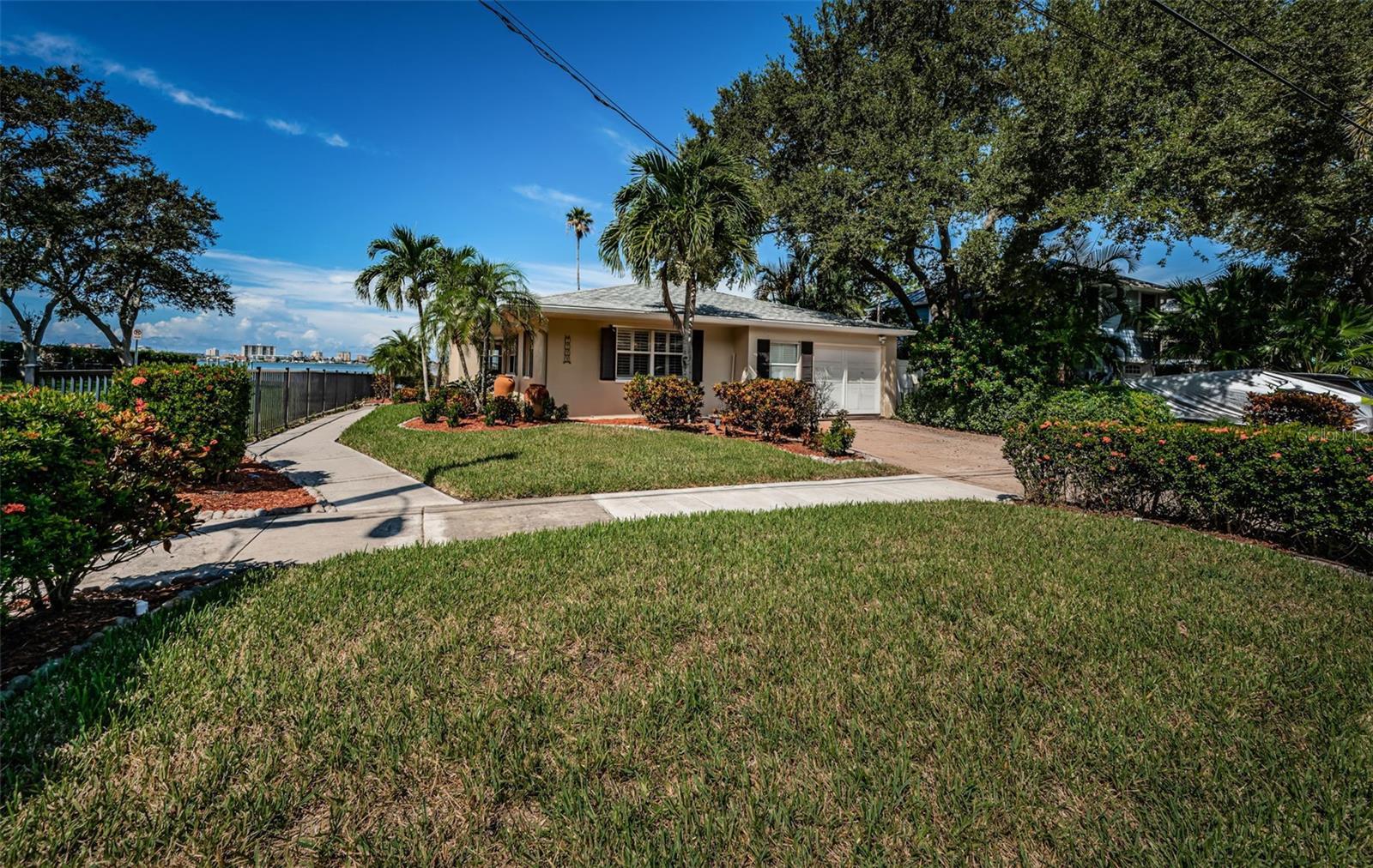 Image 9 of 61 For 1748 Sunset Drive