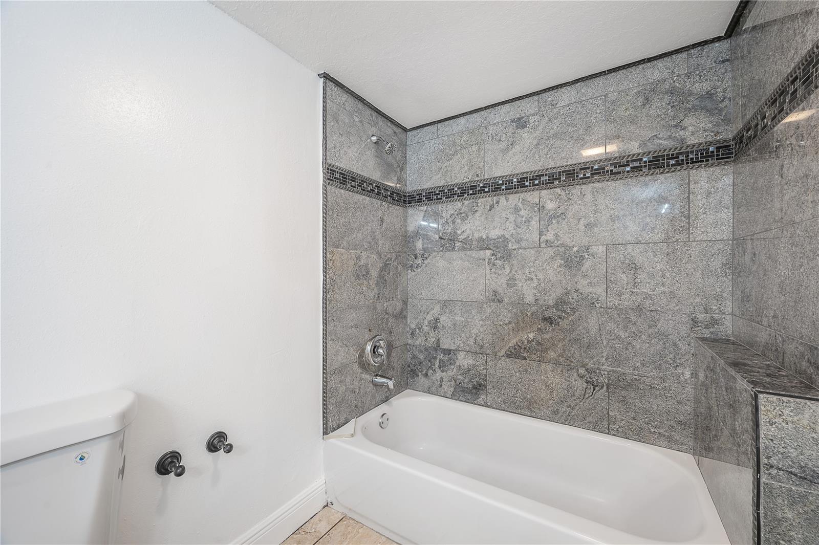 Image 13 of 32 For 807 Virginia Avenue