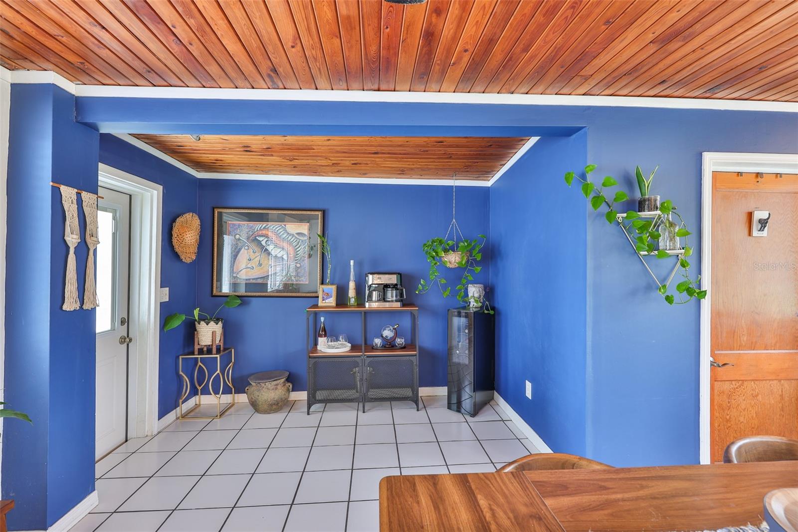 Listing photo id 11 for 10406 Cliff Circle