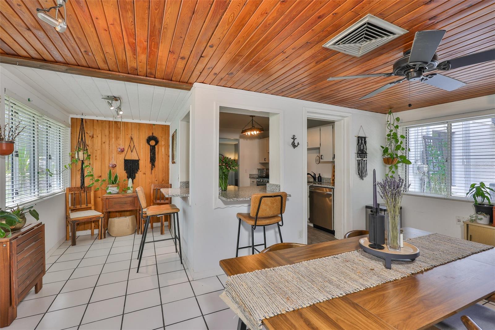 Listing photo id 12 for 10406 Cliff Circle