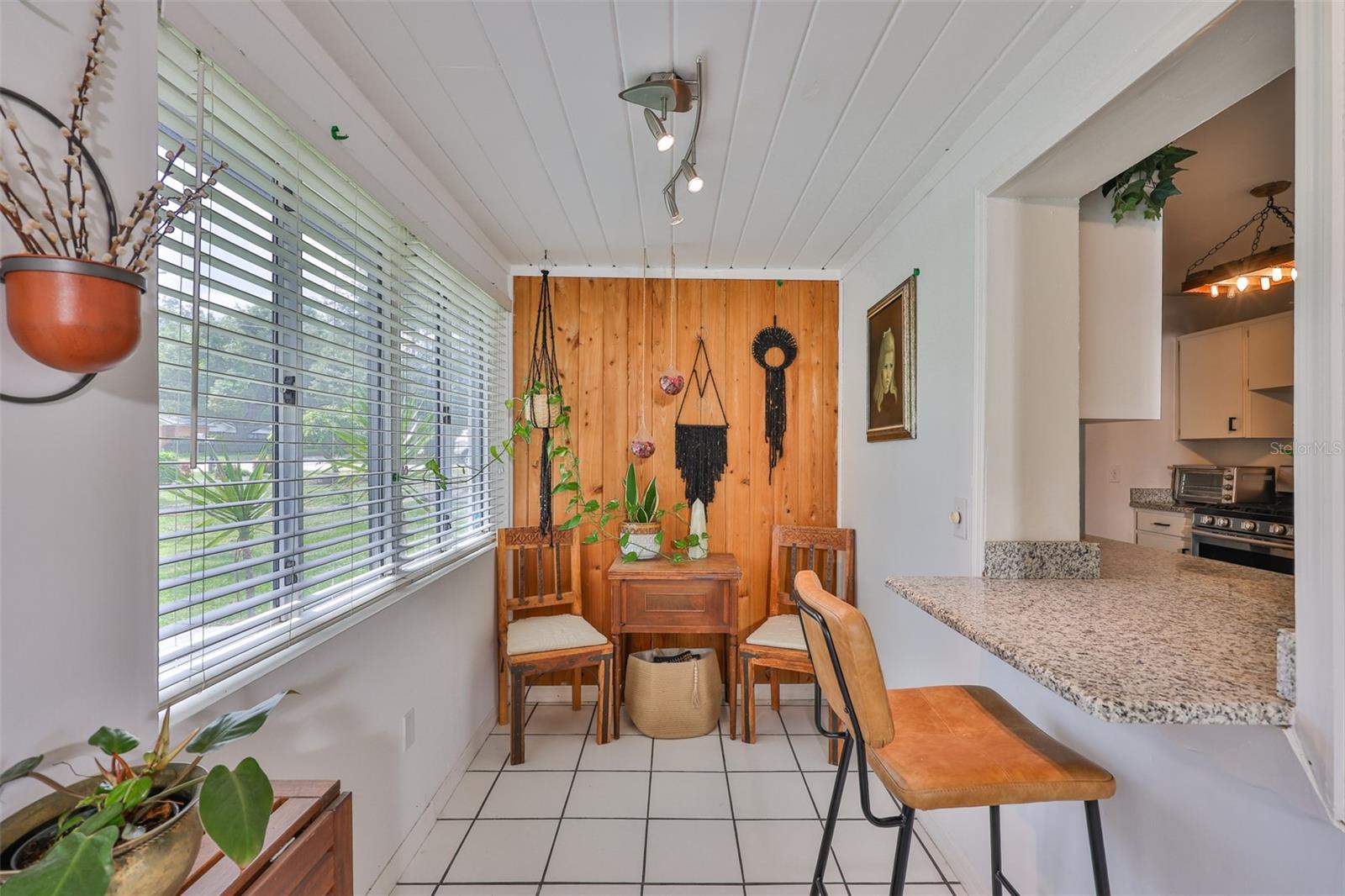 Listing photo id 13 for 10406 Cliff Circle