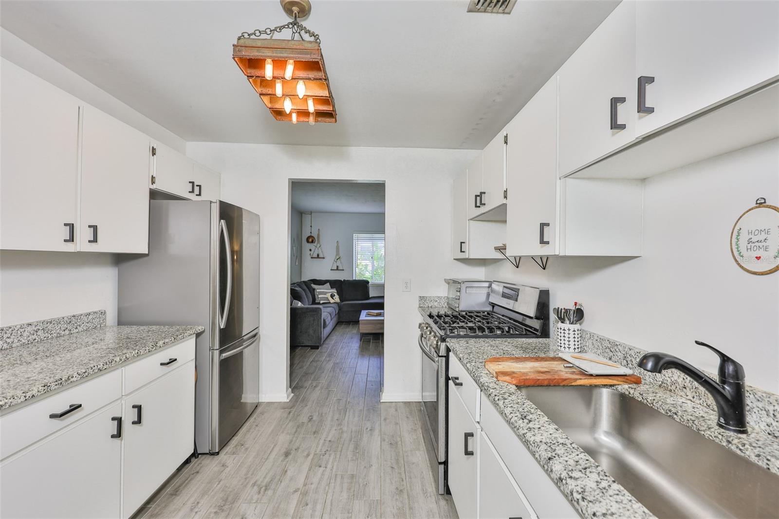 Listing photo id 15 for 10406 Cliff Circle