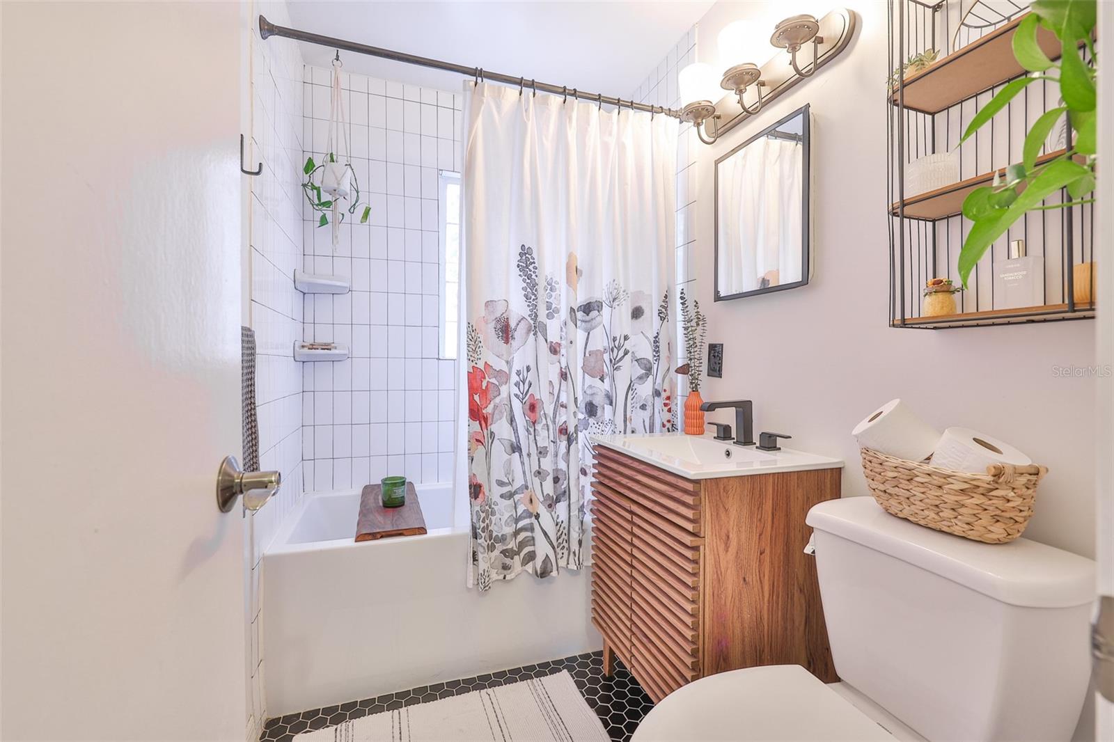 Listing photo id 16 for 10406 Cliff Circle