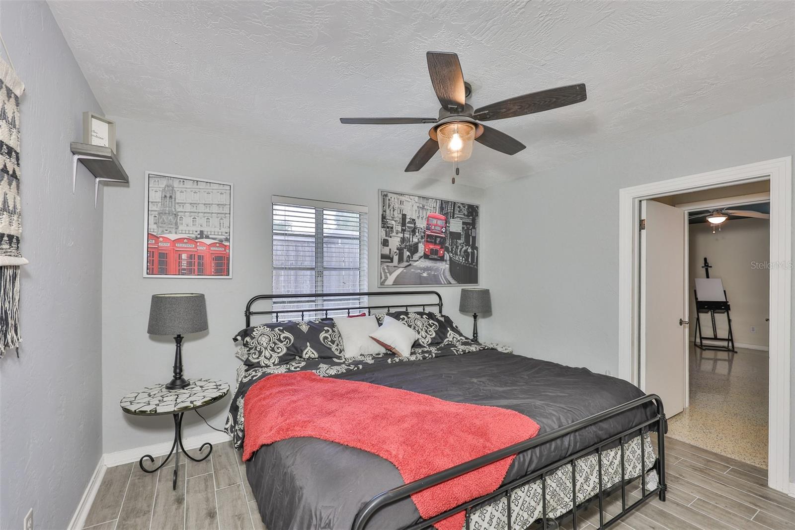 Listing photo id 17 for 10406 Cliff Circle
