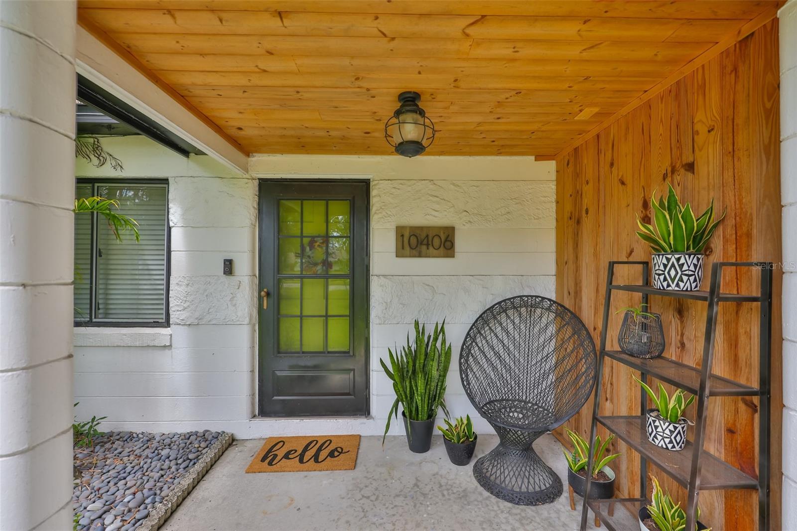 Listing photo id 0 for 10406 Cliff Circle