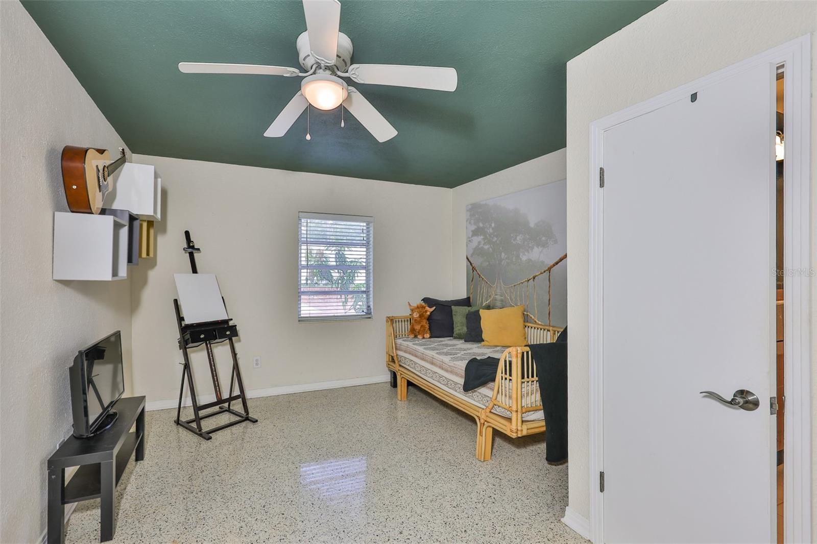 Listing photo id 21 for 10406 Cliff Circle