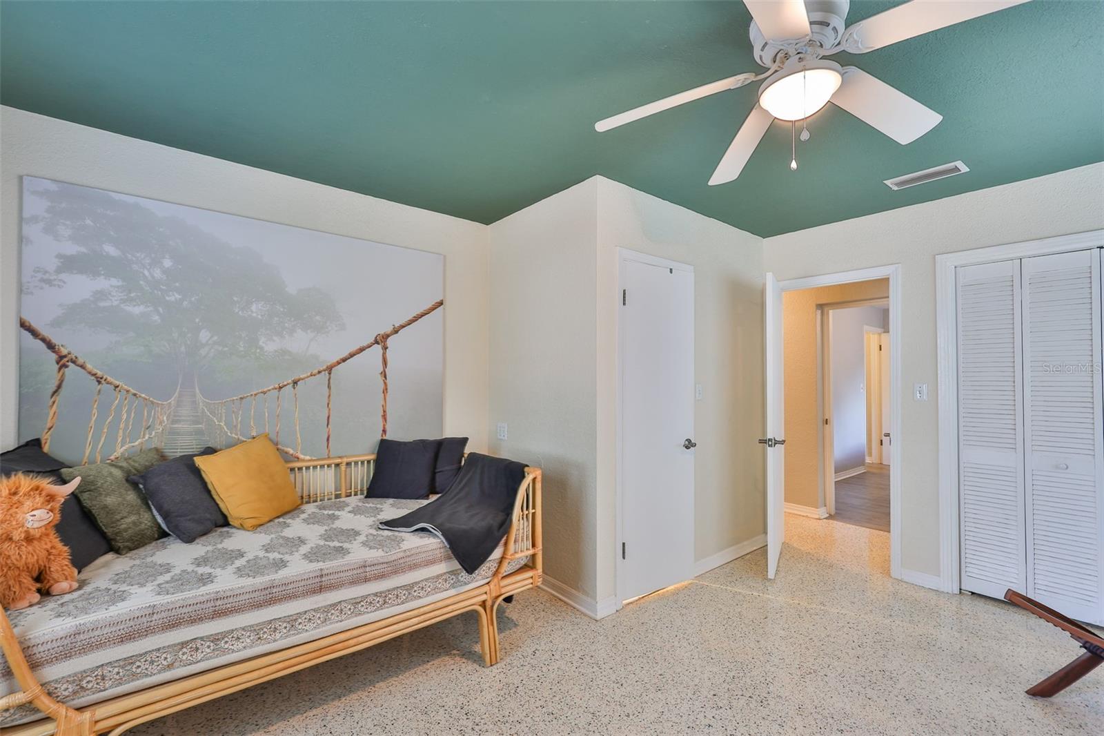 Listing photo id 22 for 10406 Cliff Circle