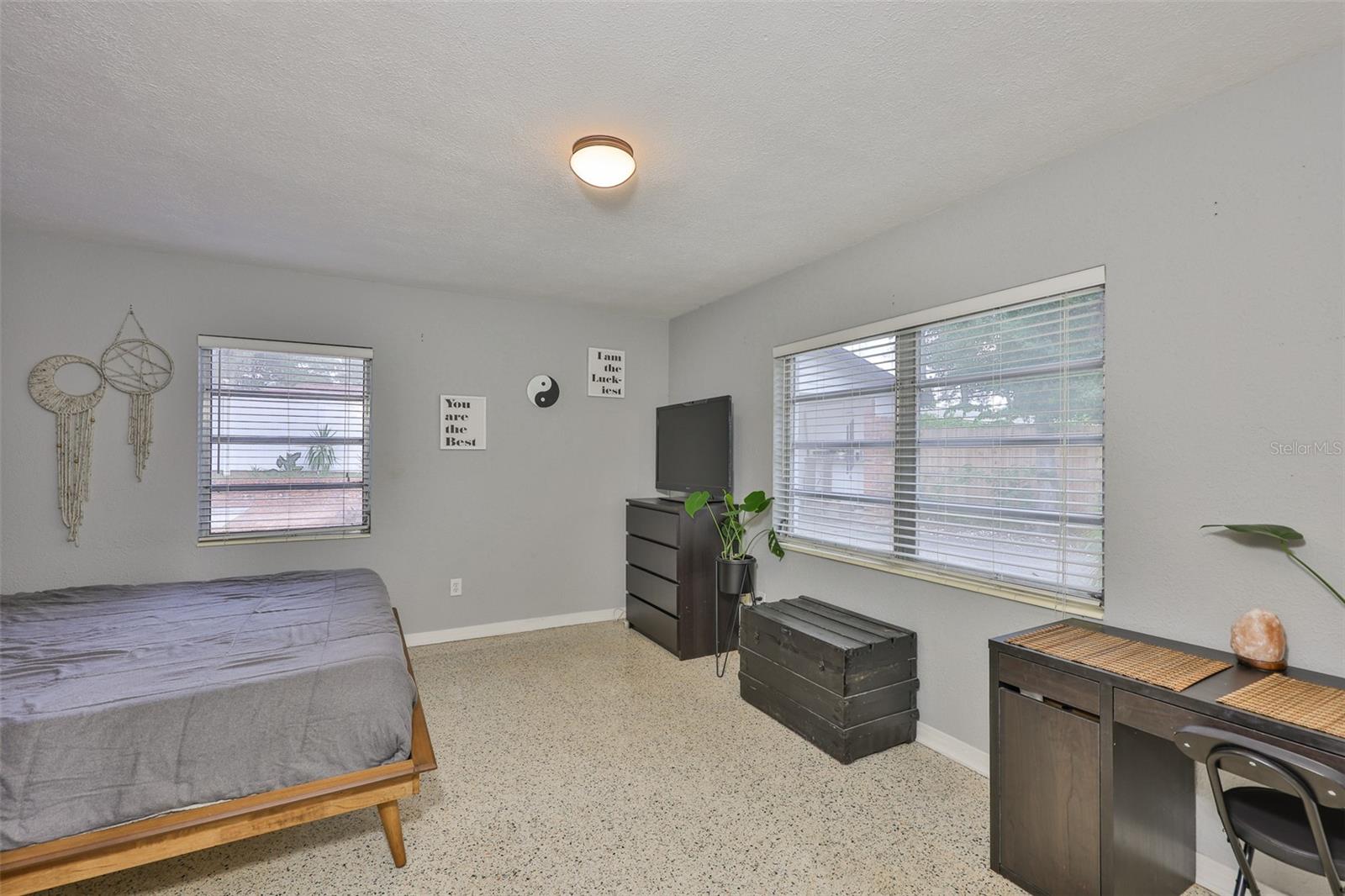 Listing photo id 23 for 10406 Cliff Circle