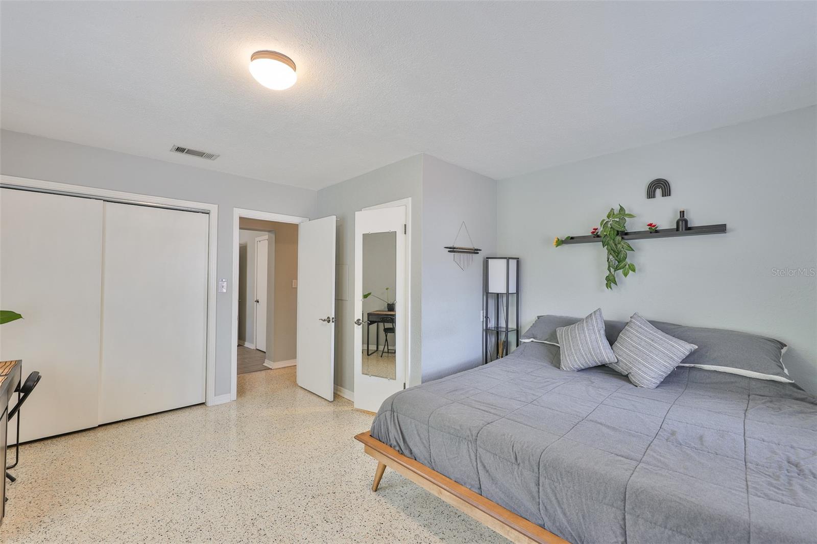 Listing photo id 25 for 10406 Cliff Circle