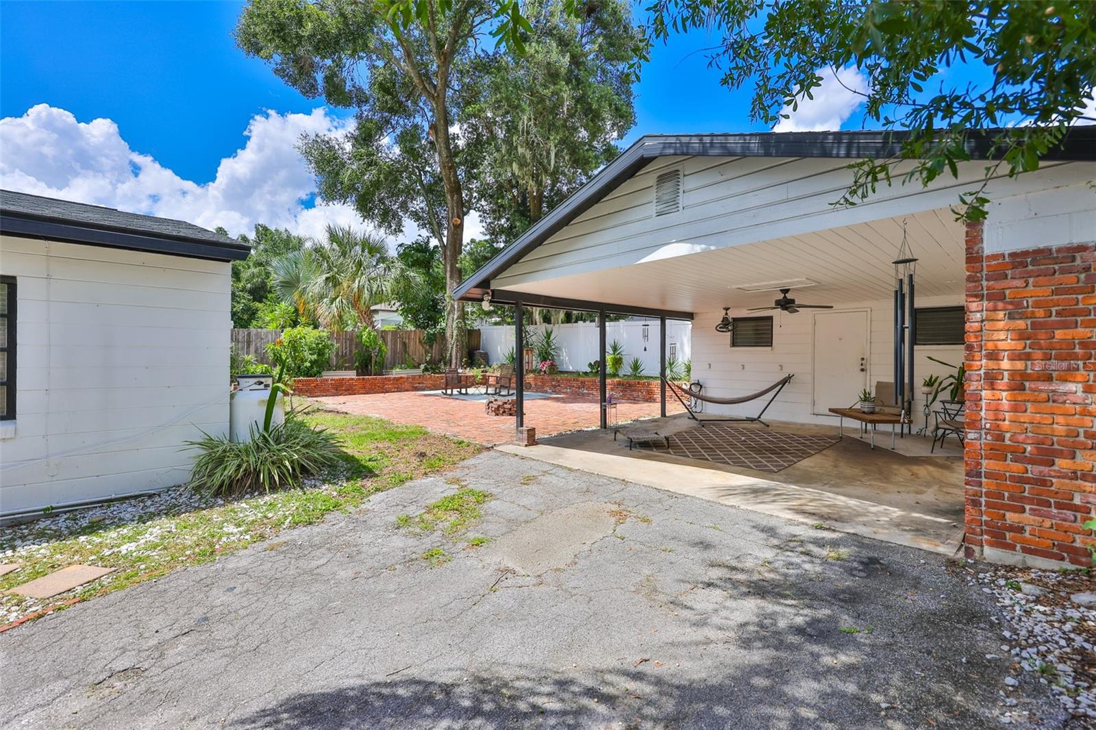Listing photo id 32 for 10406 Cliff Circle