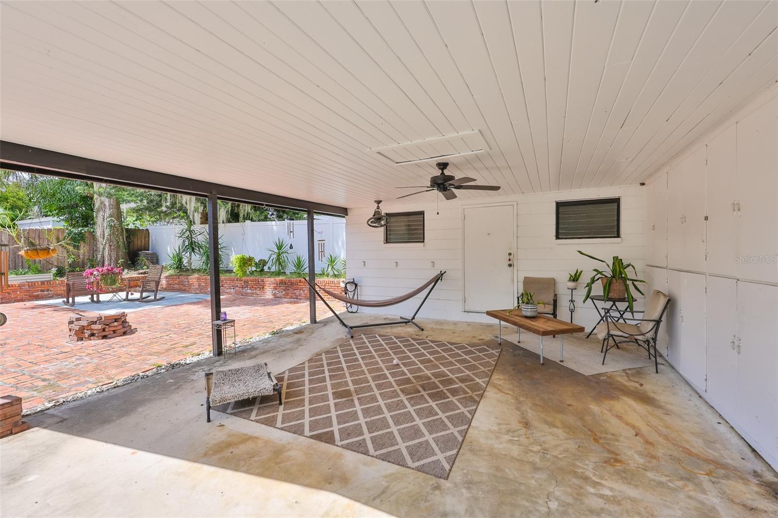 Listing photo id 33 for 10406 Cliff Circle