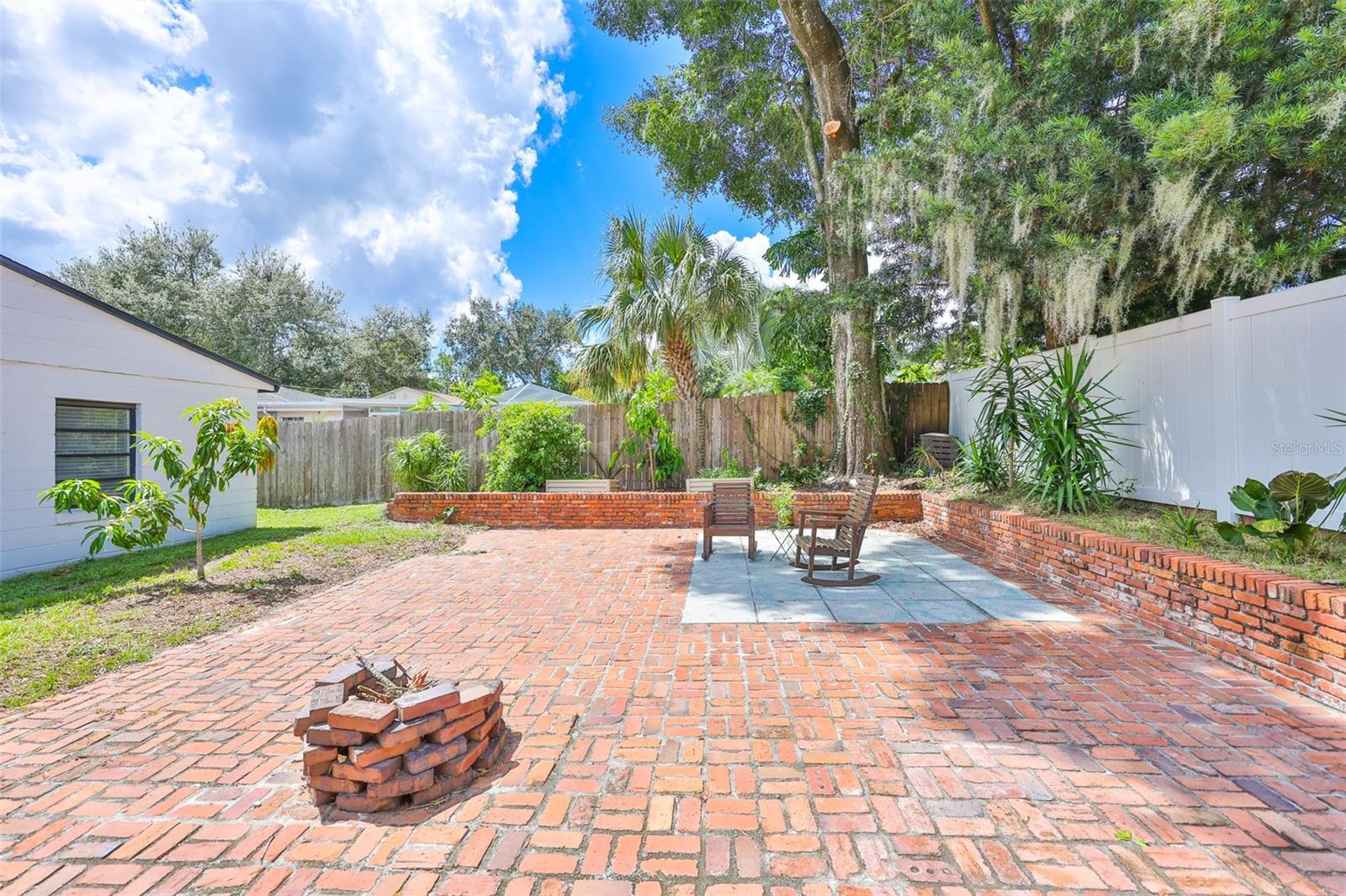 Listing photo id 34 for 10406 Cliff Circle